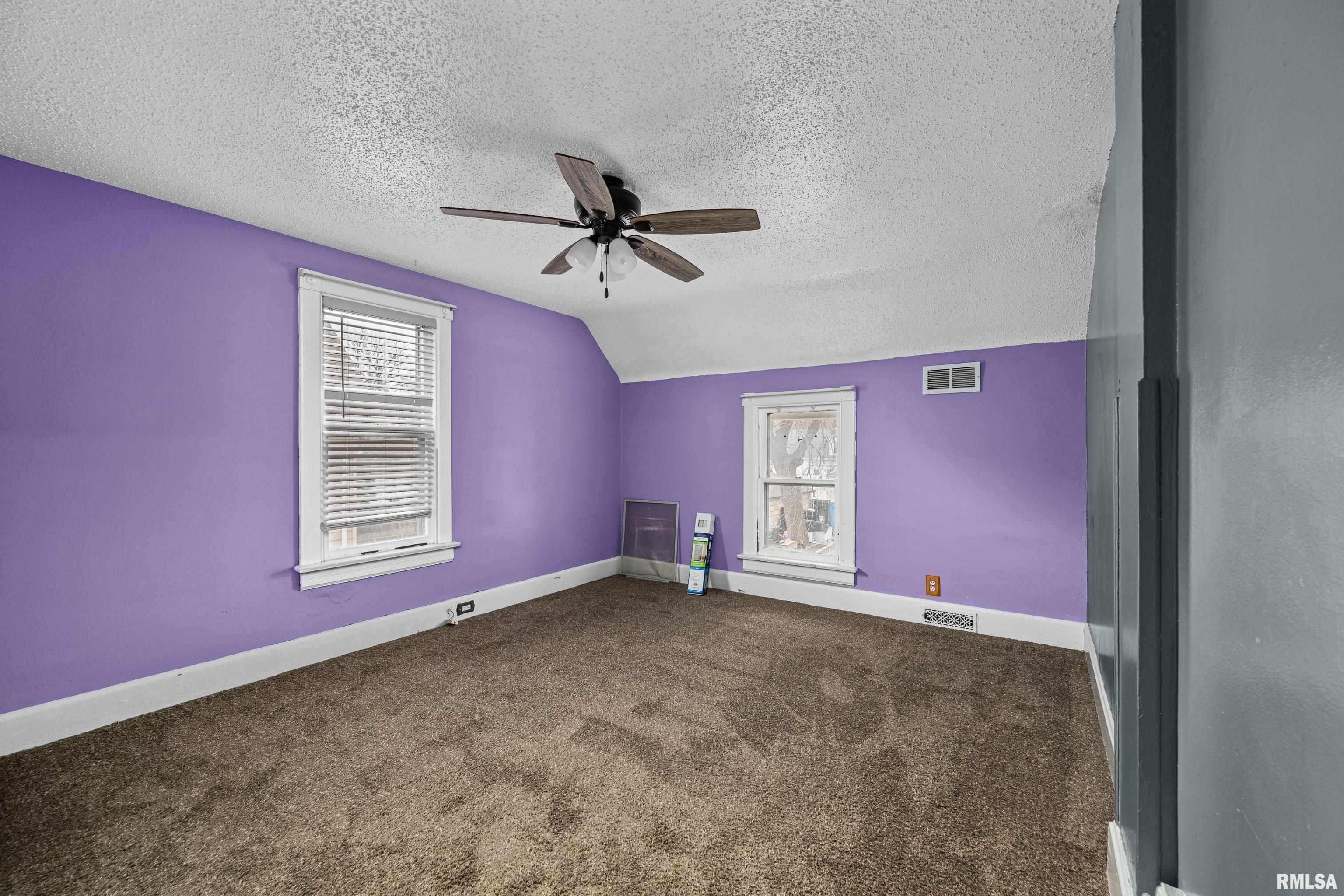 718 N Howell Street Property Photo 12