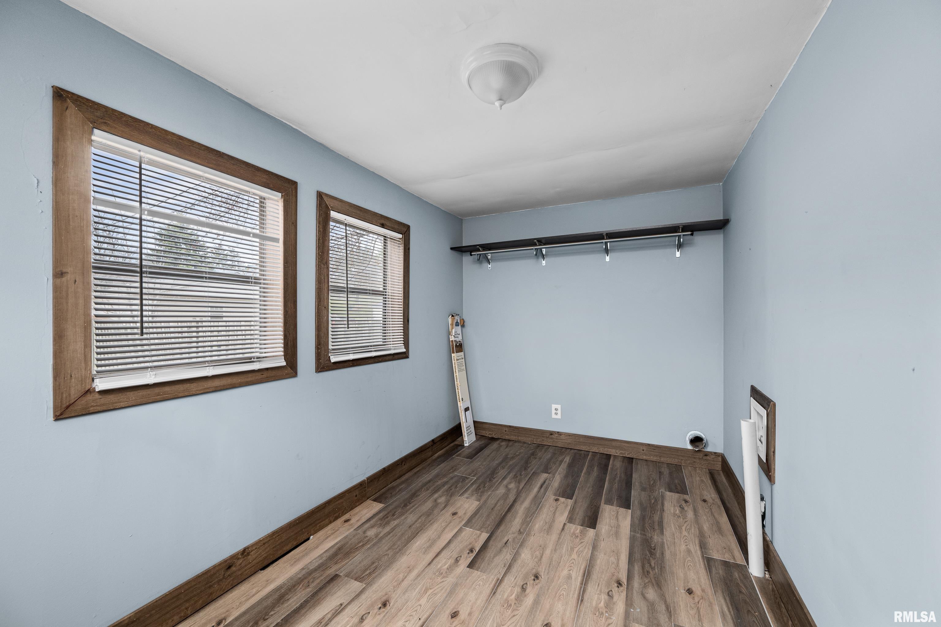 718 N Howell Street Property Photo 16