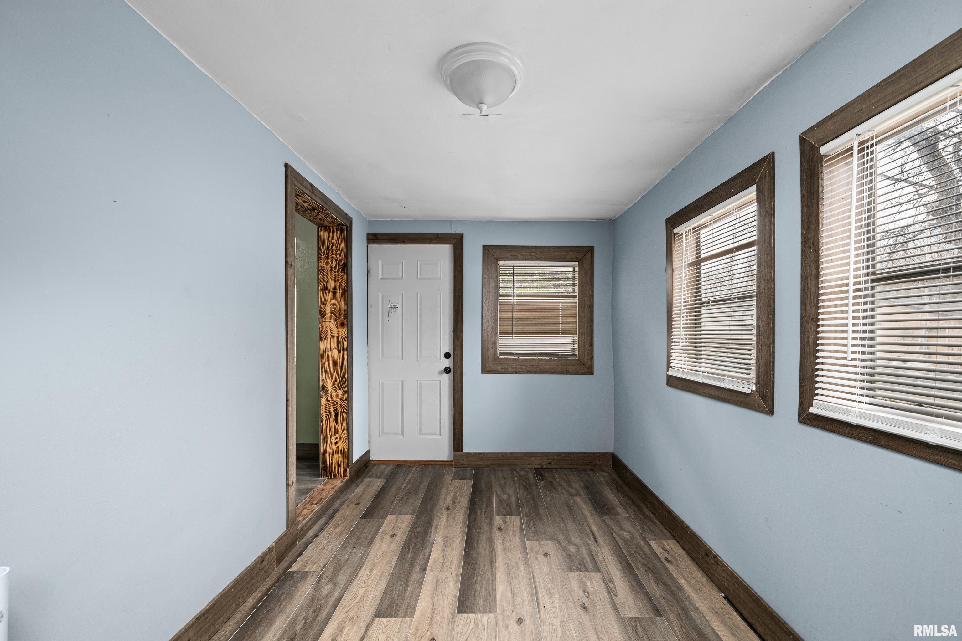 718 N Howell Street Property Photo 17