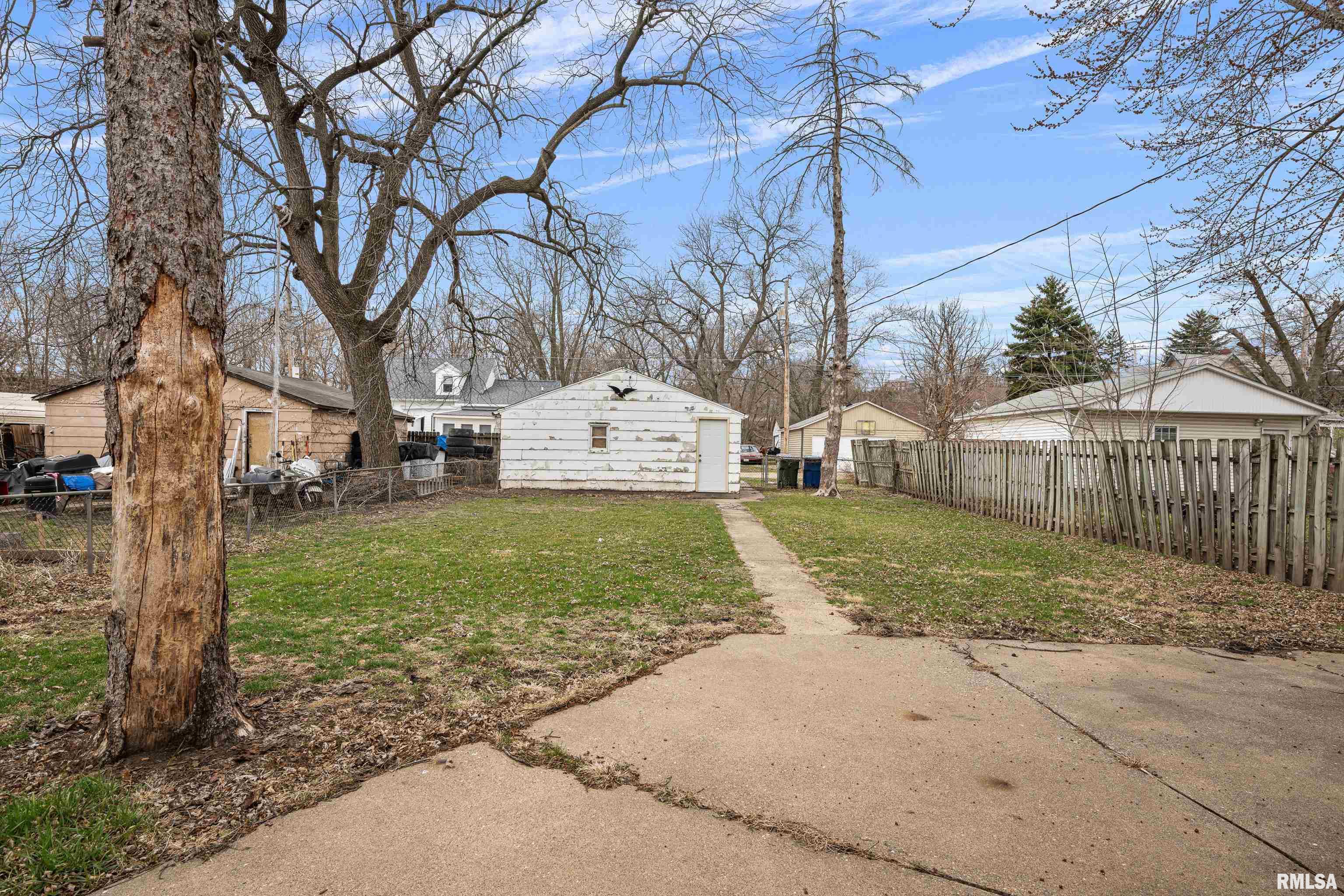 718 N Howell Street Property Photo 19