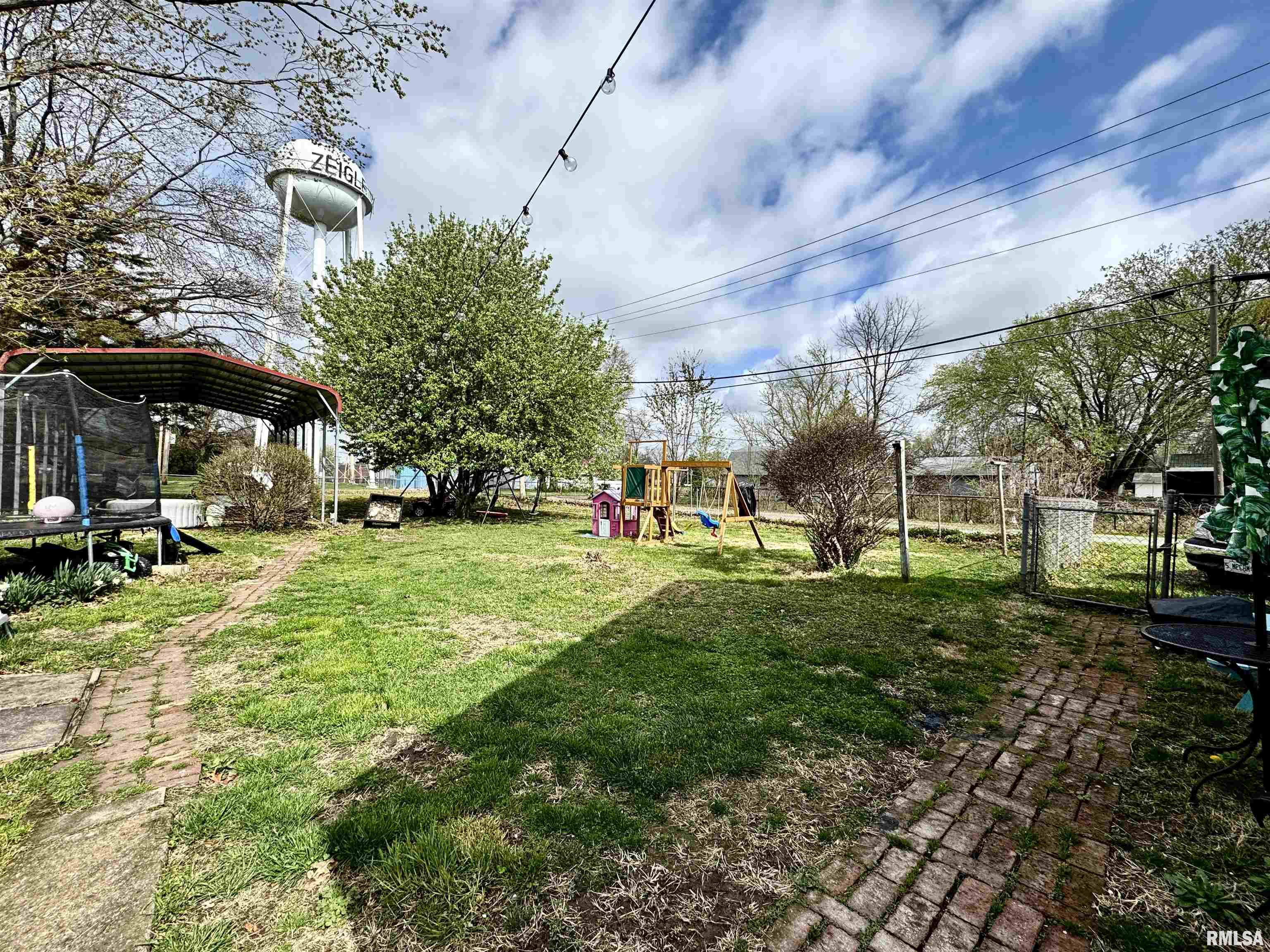 105 Elm Street Property Photo 6