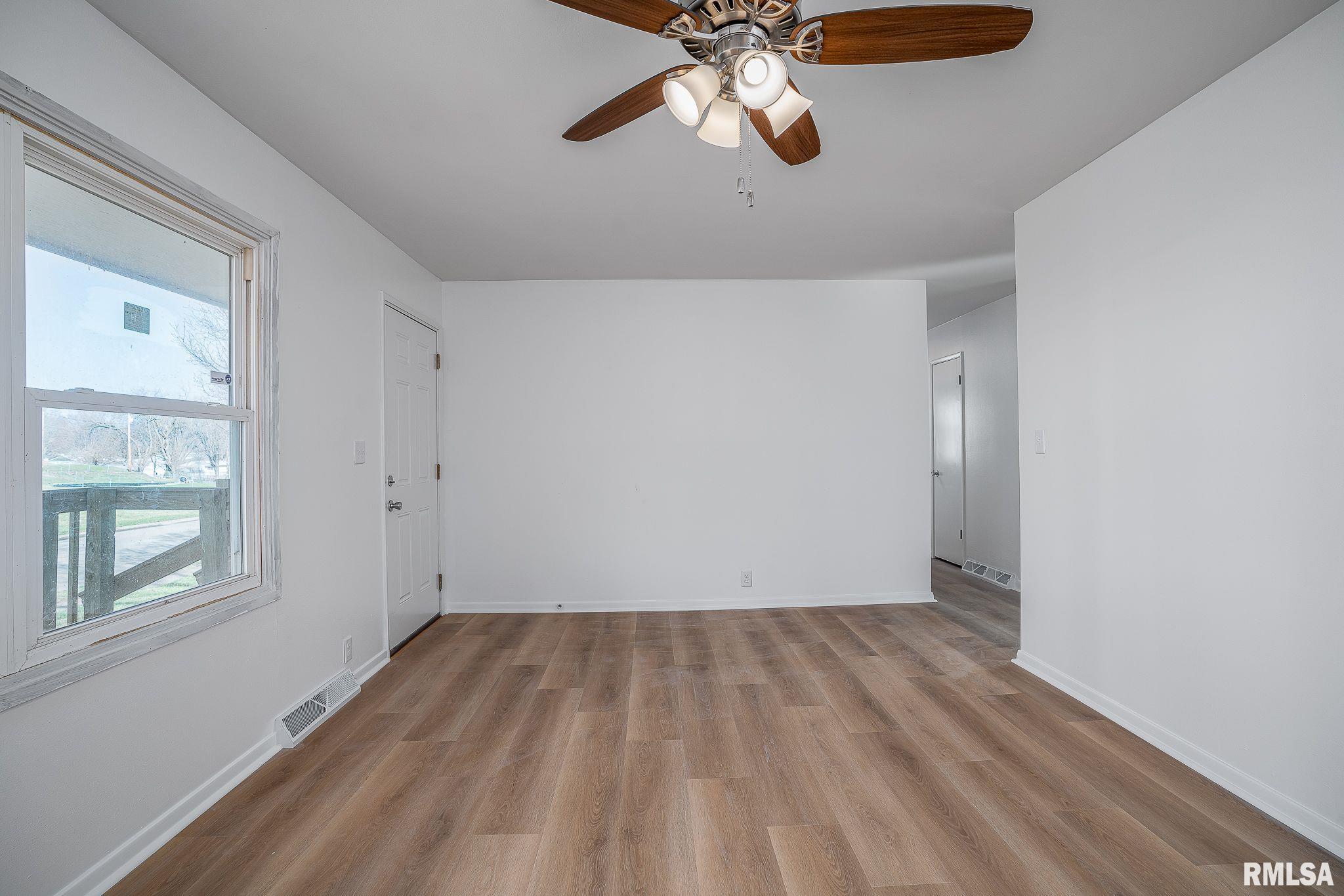 2015 N Linwood Avenue Property Photo 3