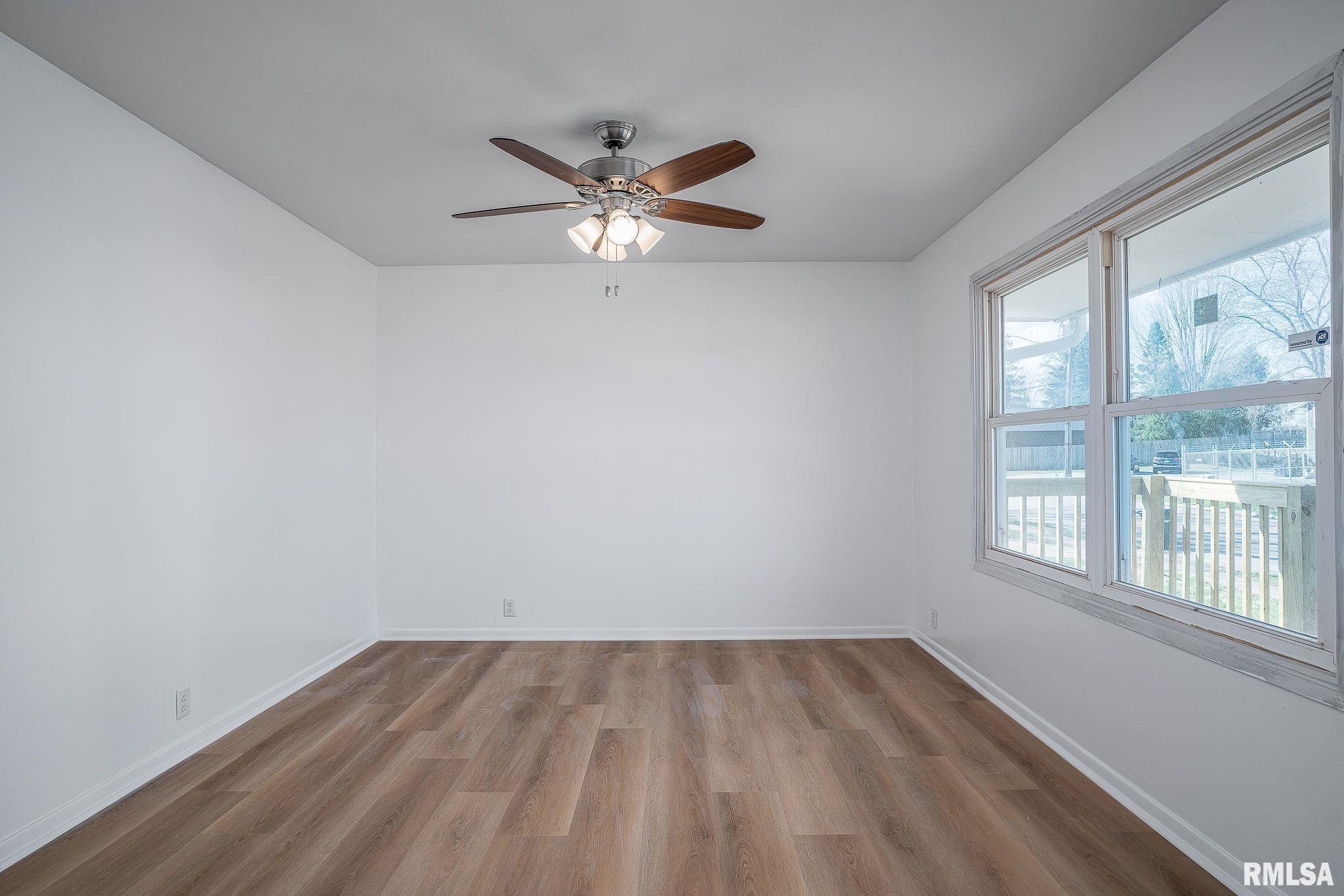 2015 N Linwood Avenue Property Photo 4