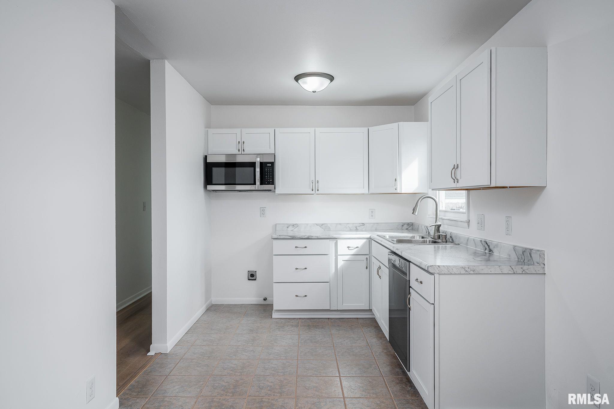 2015 N Linwood Avenue Property Photo 5