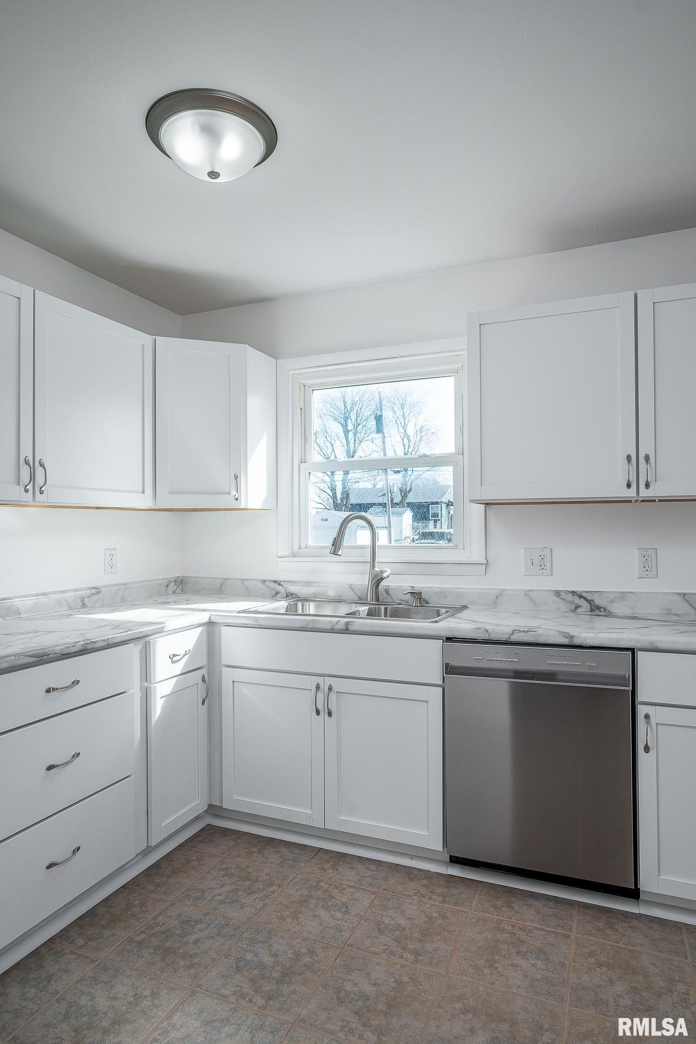 2015 N Linwood Avenue Property Photo 6