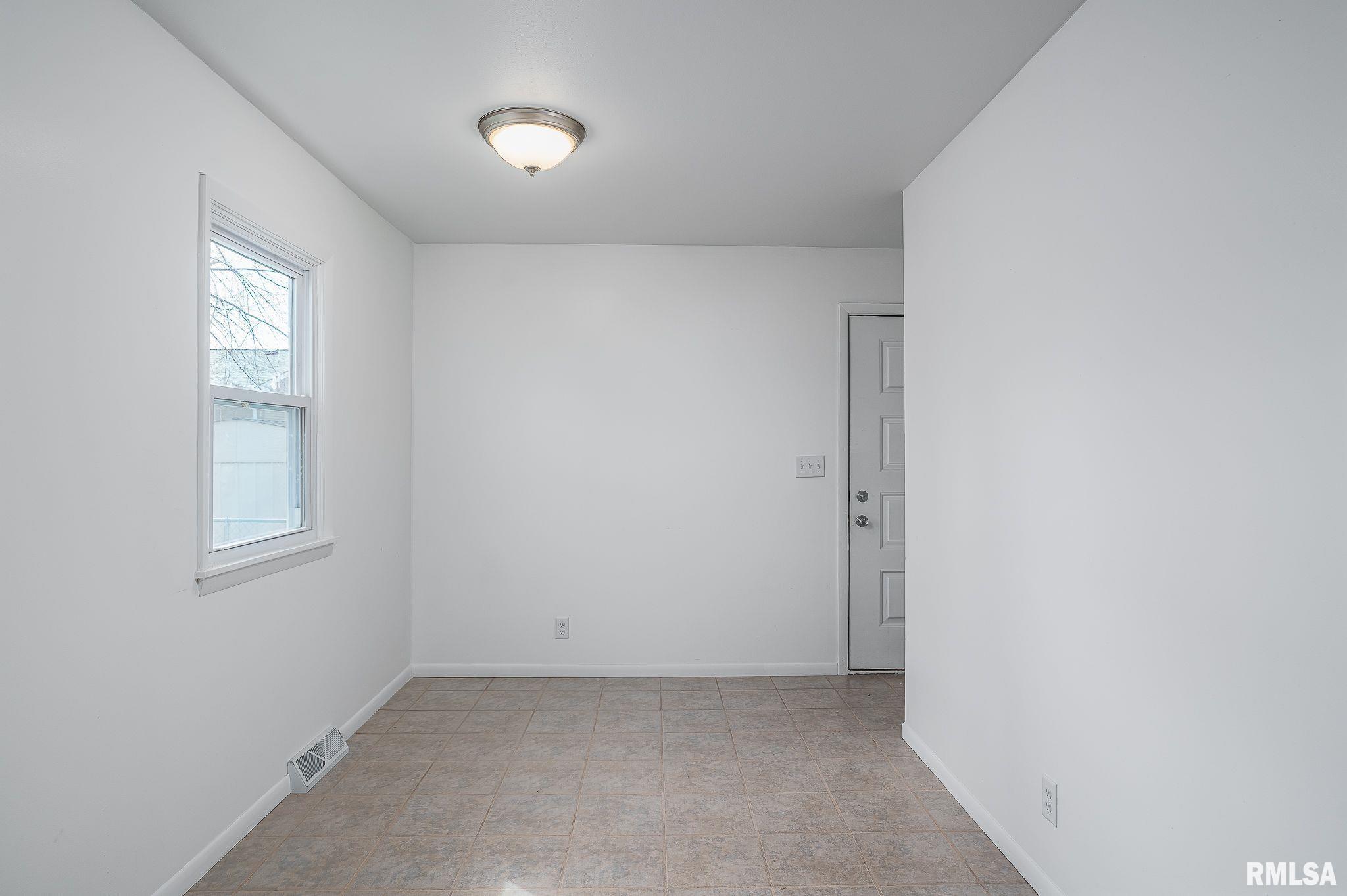 2015 N Linwood Avenue Property Photo 7