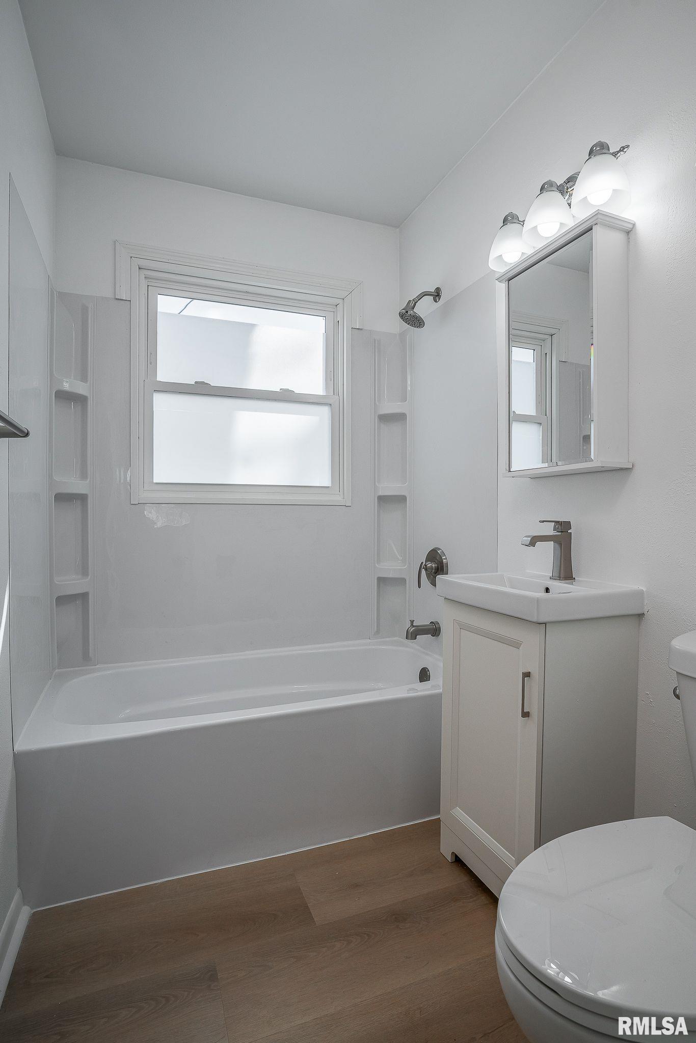 2015 N Linwood Avenue Property Photo 8