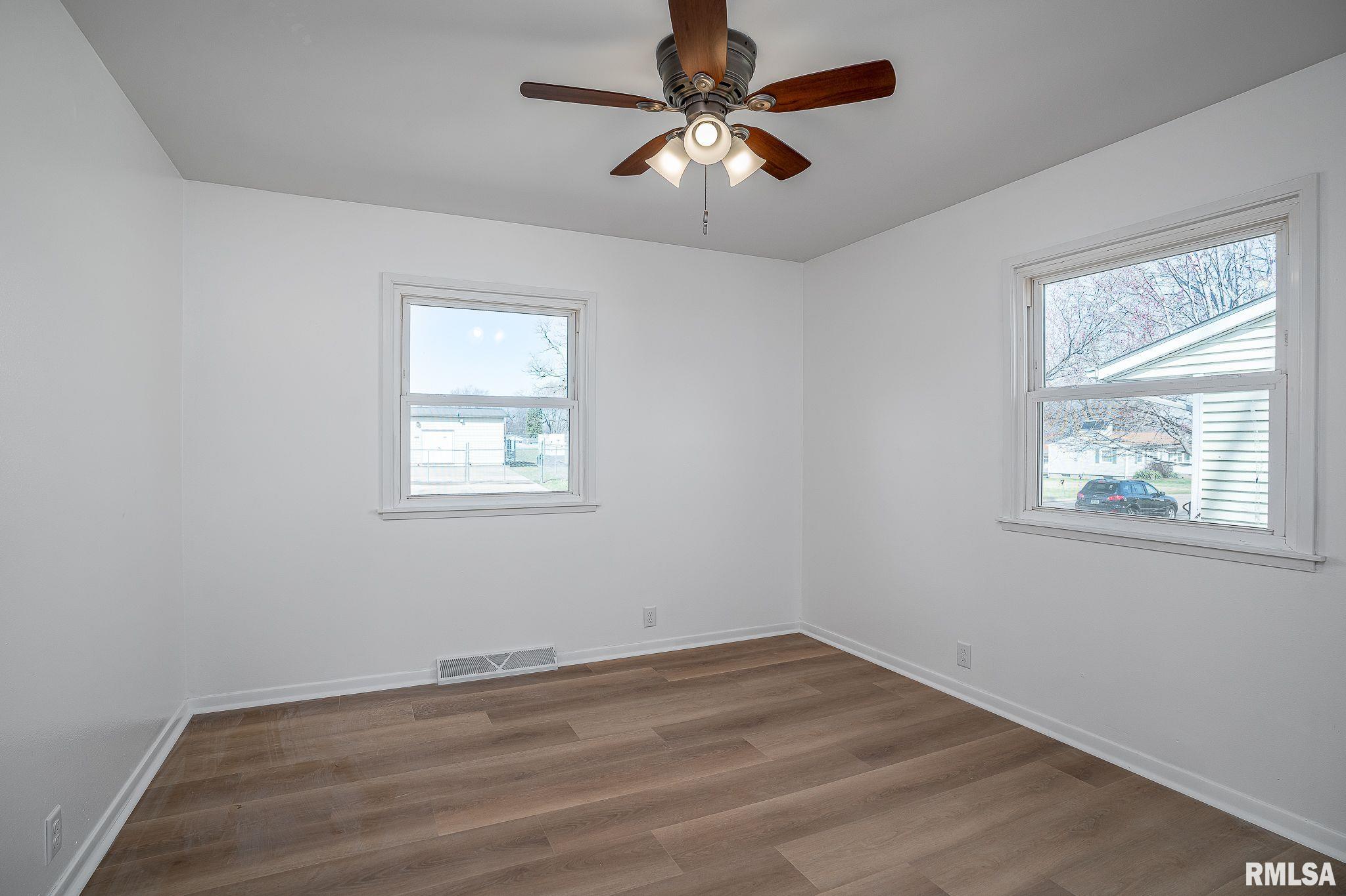 2015 N Linwood Avenue Property Photo 9