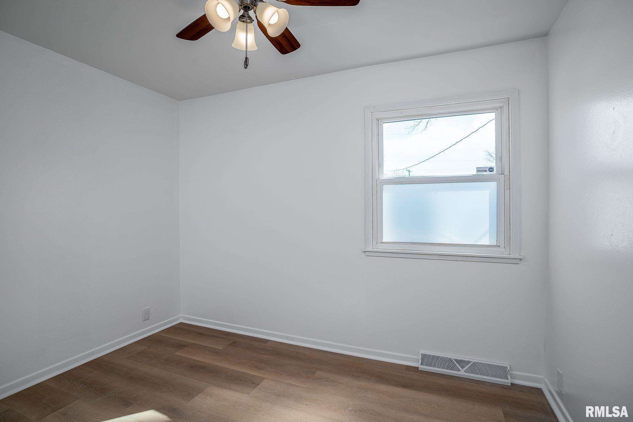 2015 N Linwood Avenue Property Photo 11
