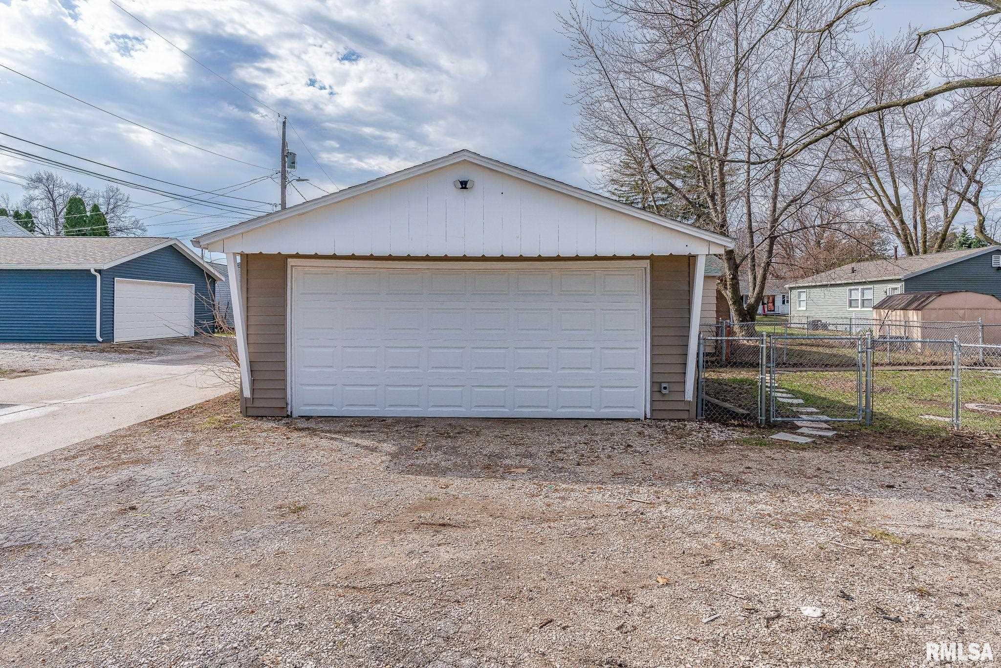 2015 N Linwood Avenue Property Photo 21