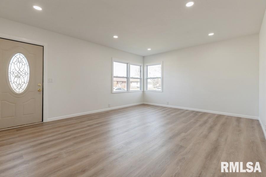 2377 Barker Street Property Photo 4