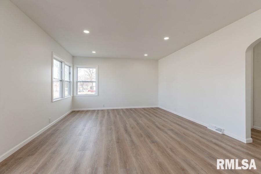 2377 Barker Street Property Photo 15