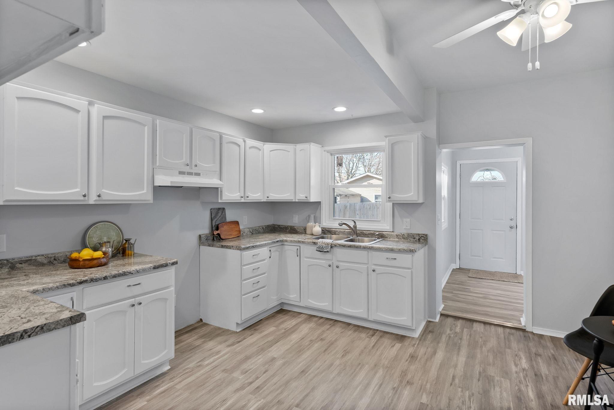 2018 W 1st Street Property Photo 8