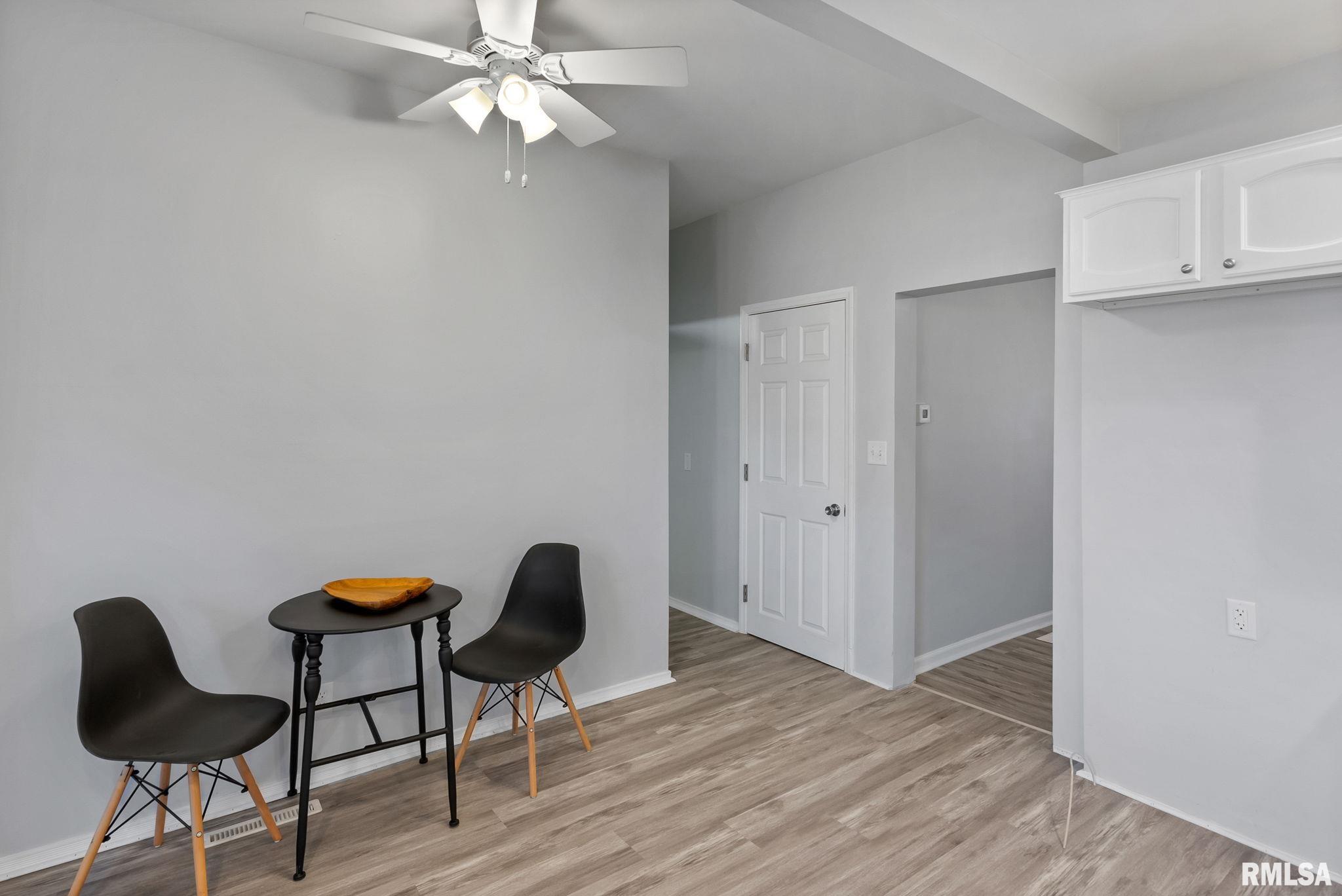 2018 W 1st Street Property Photo 10