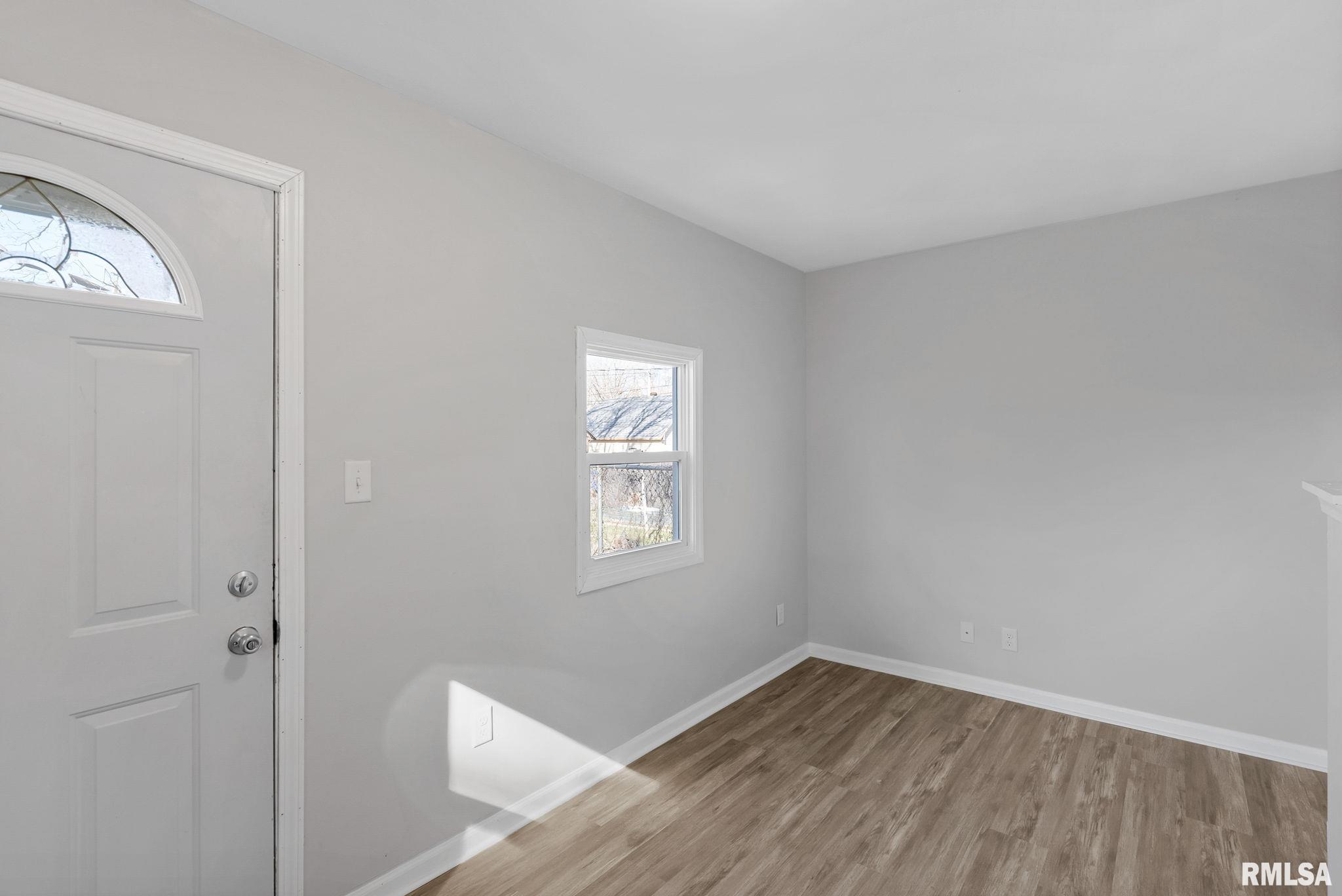 2018 W 1st Street Property Photo 12
