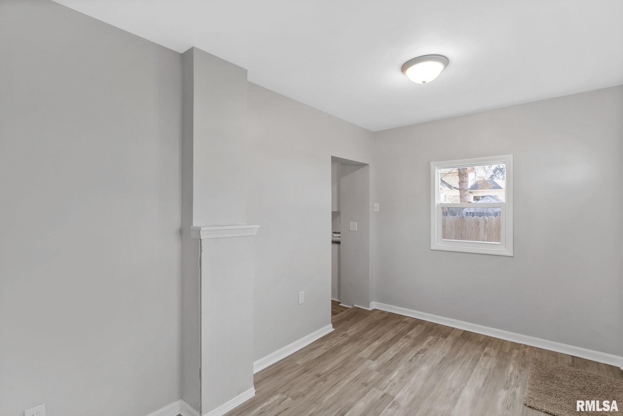2018 W 1st Street Property Photo 13