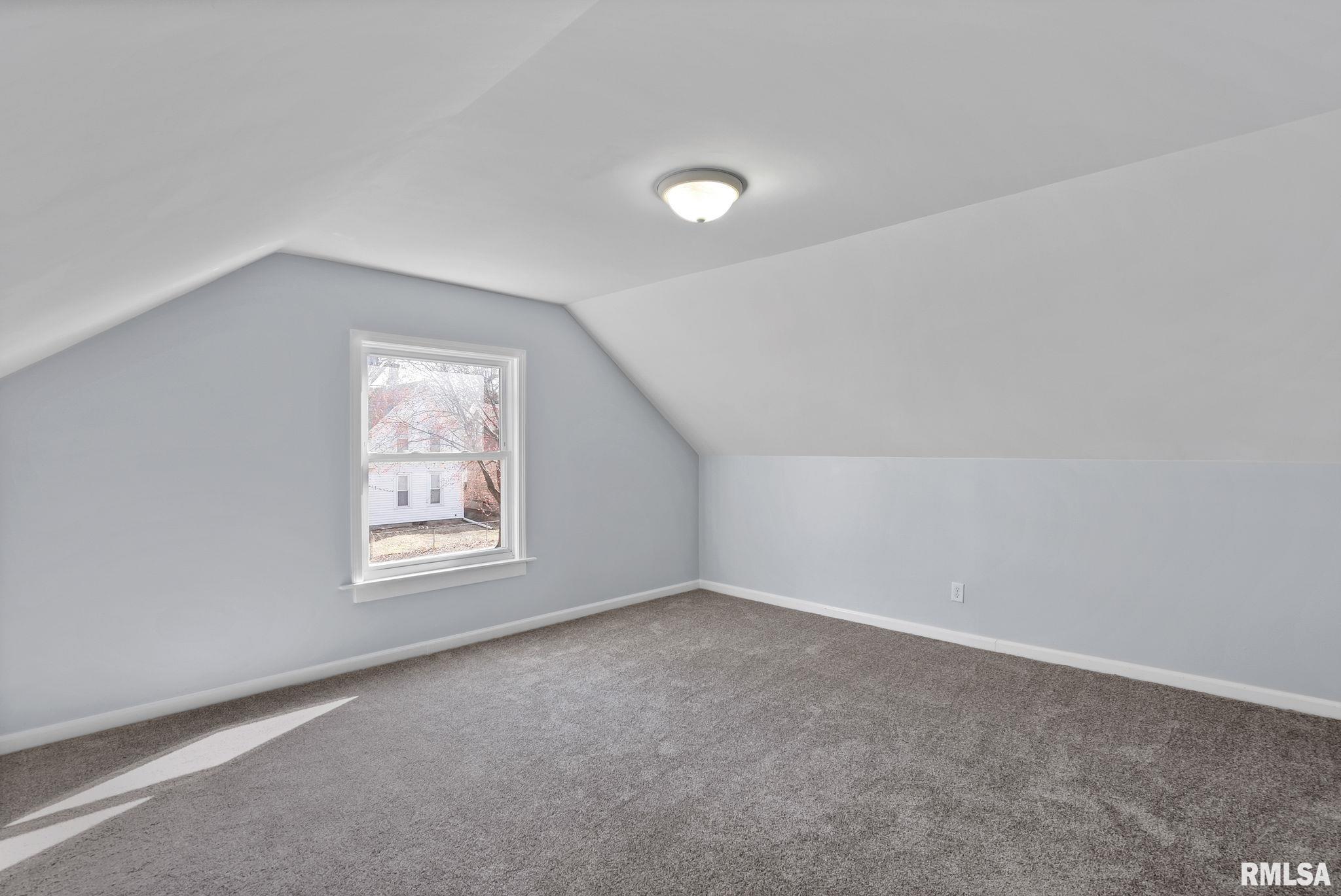 2018 W 1st Street Property Photo 14
