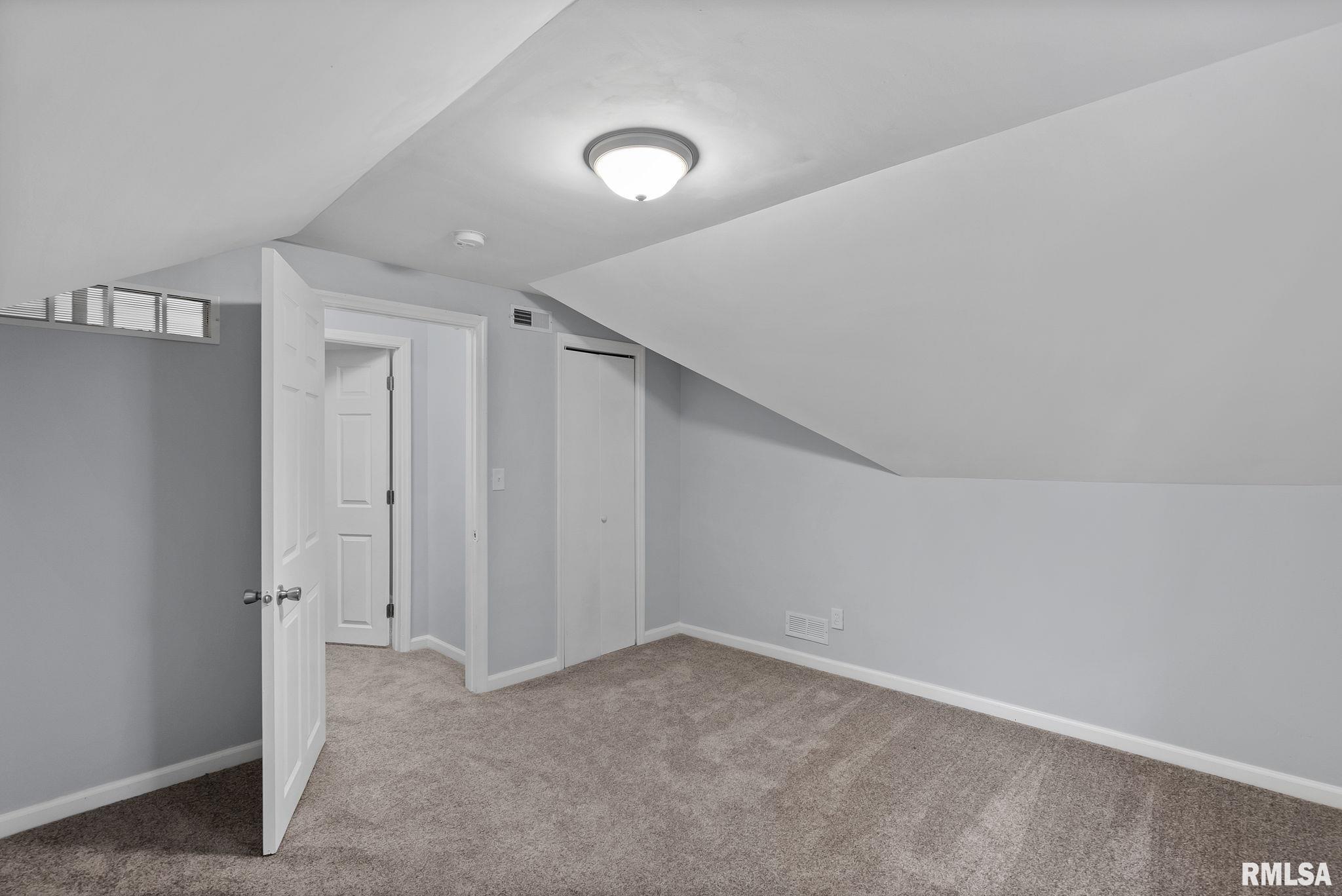 2018 W 1st Street Property Photo 17