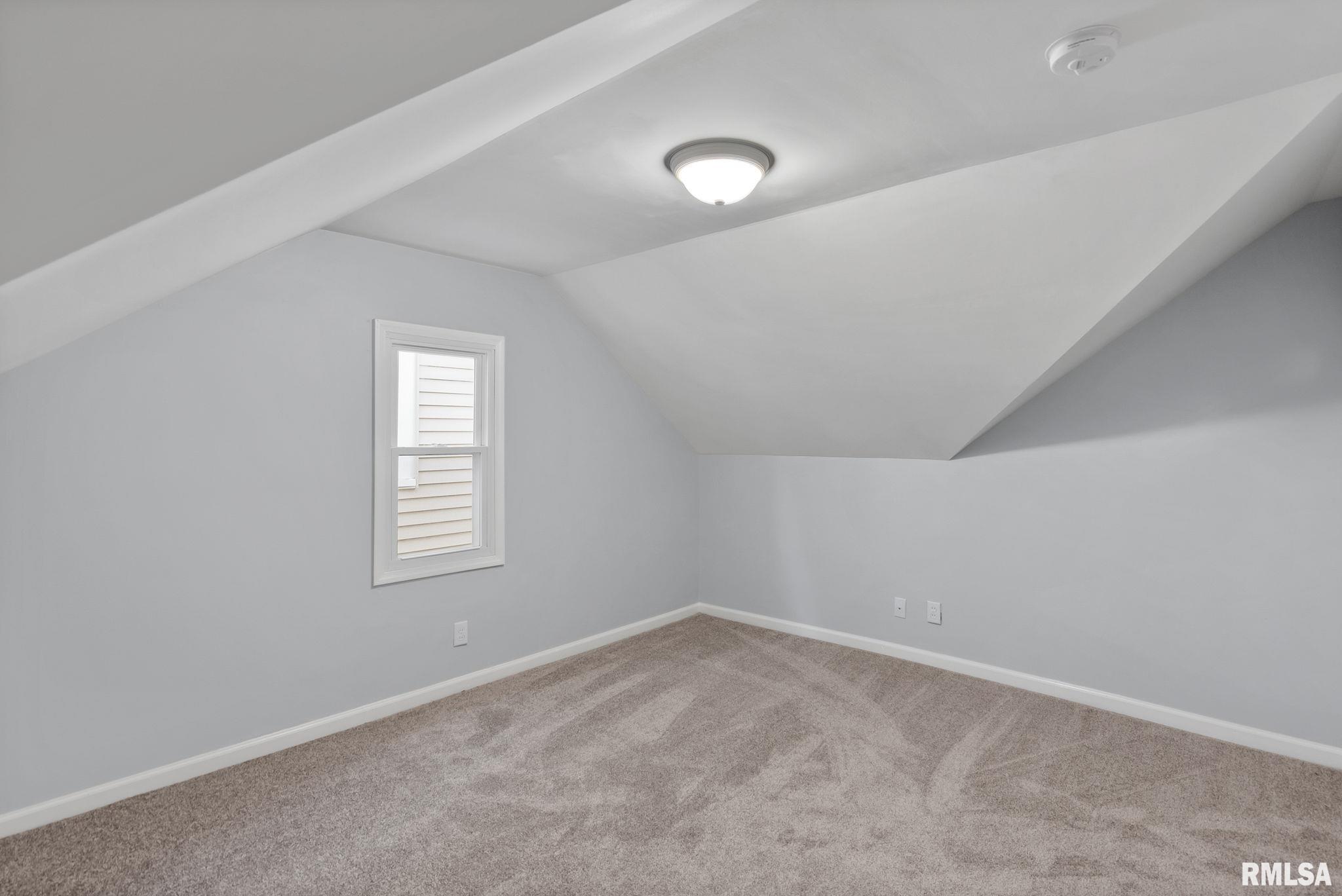 2018 W 1st Street Property Photo 18