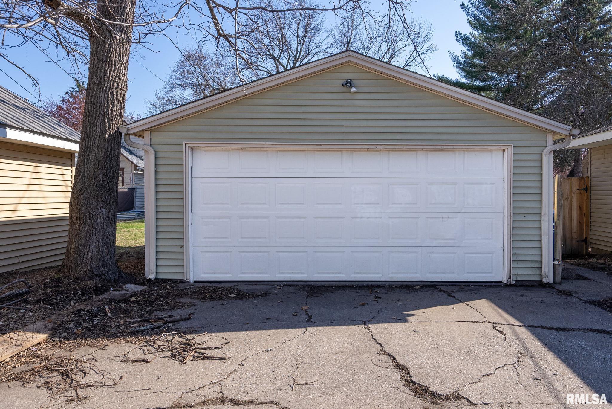 2018 W 1st Street Property Photo 21