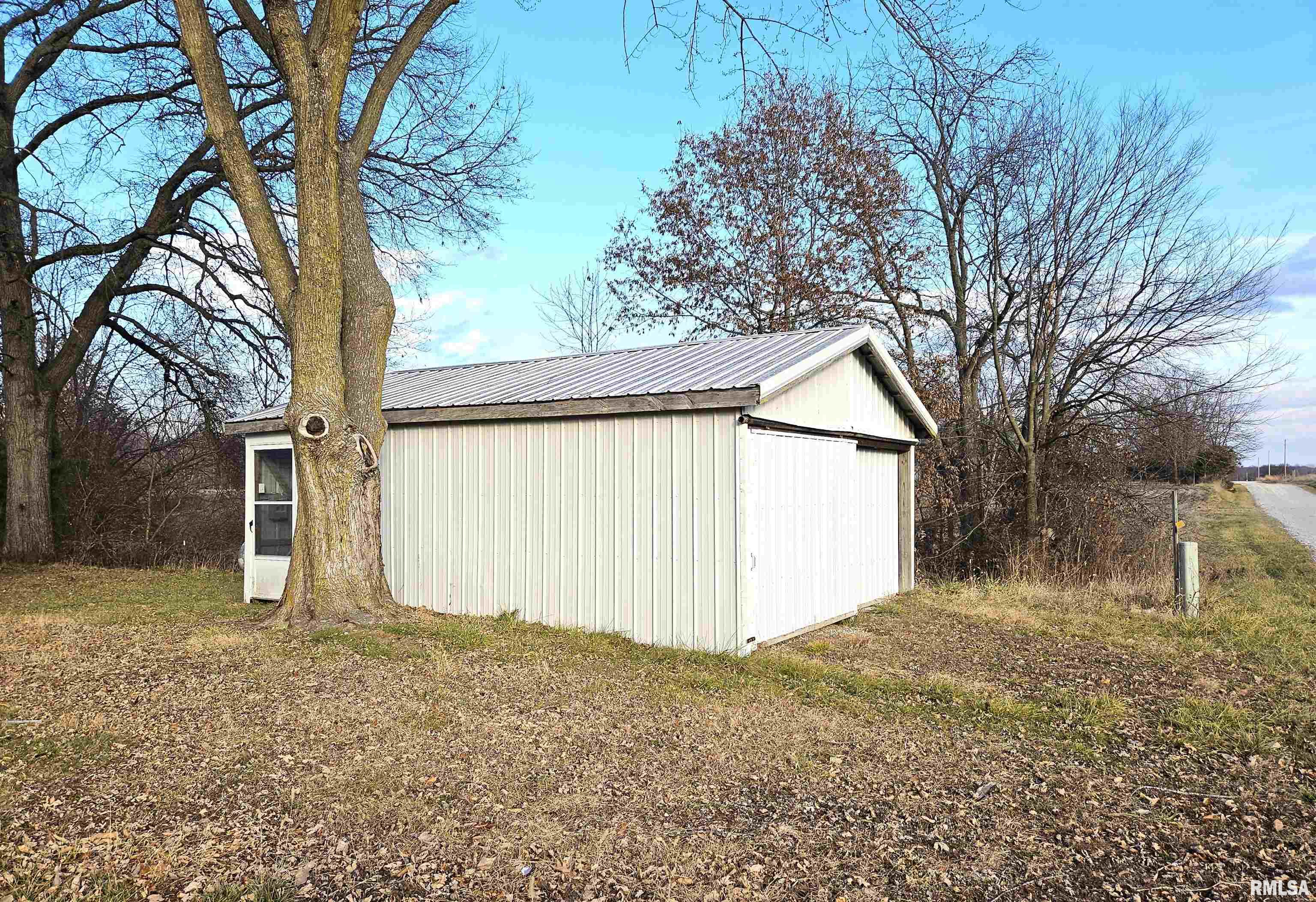 2823 N 950th Avenue Property Photo 15