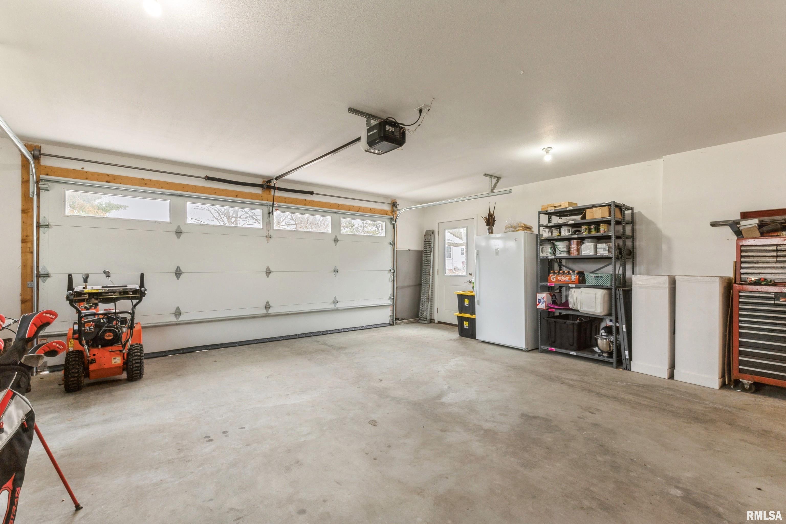 303 E Vine Street Property Photo 4