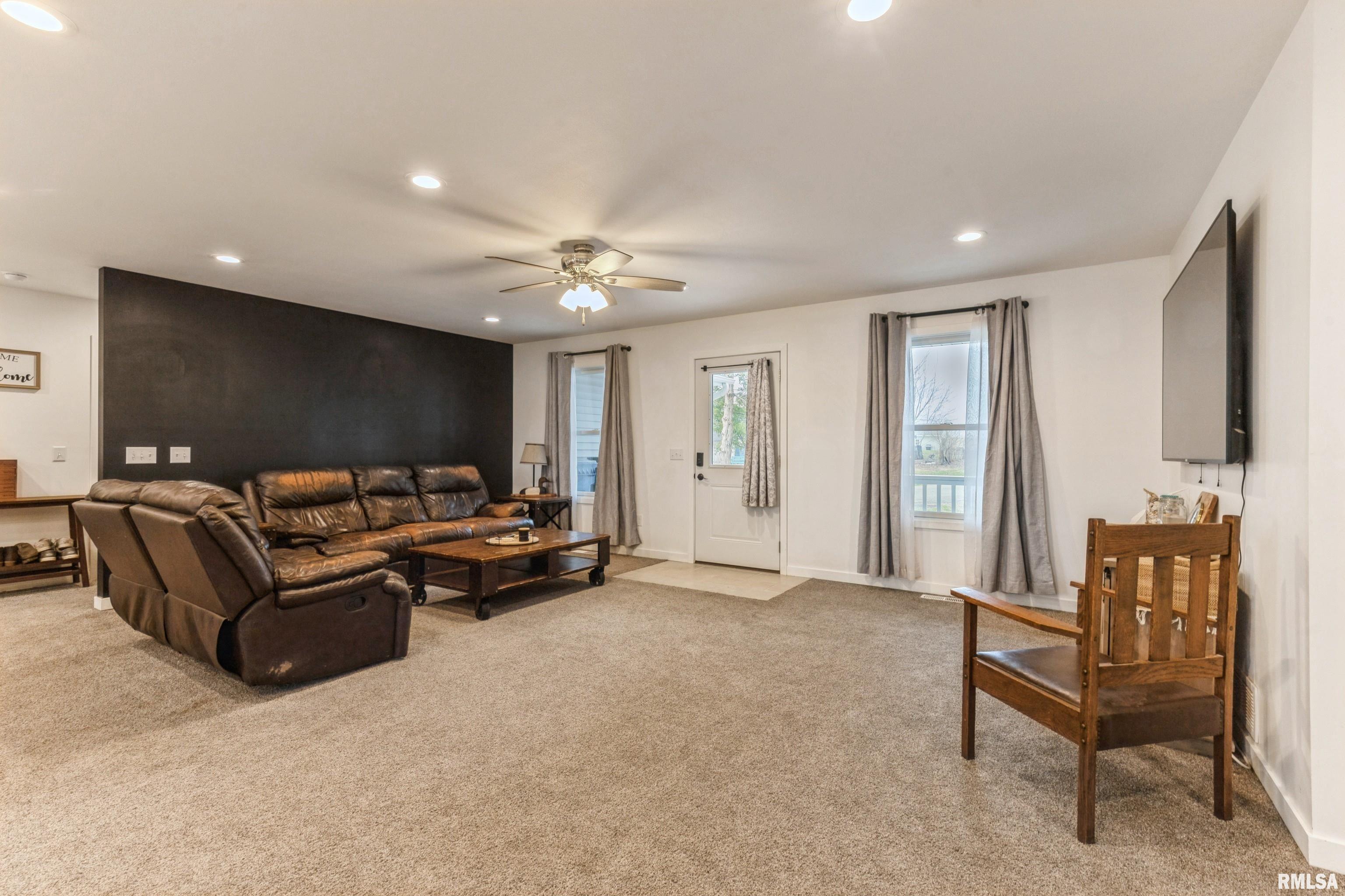 303 E Vine Street Property Photo 5