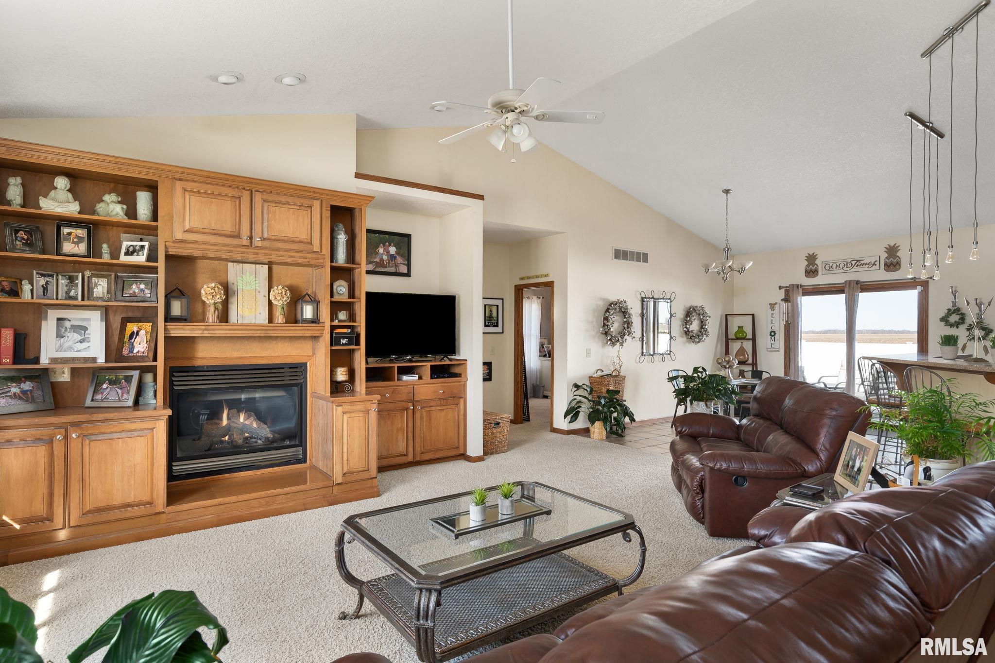 922 W Scott Street Property Photo 3