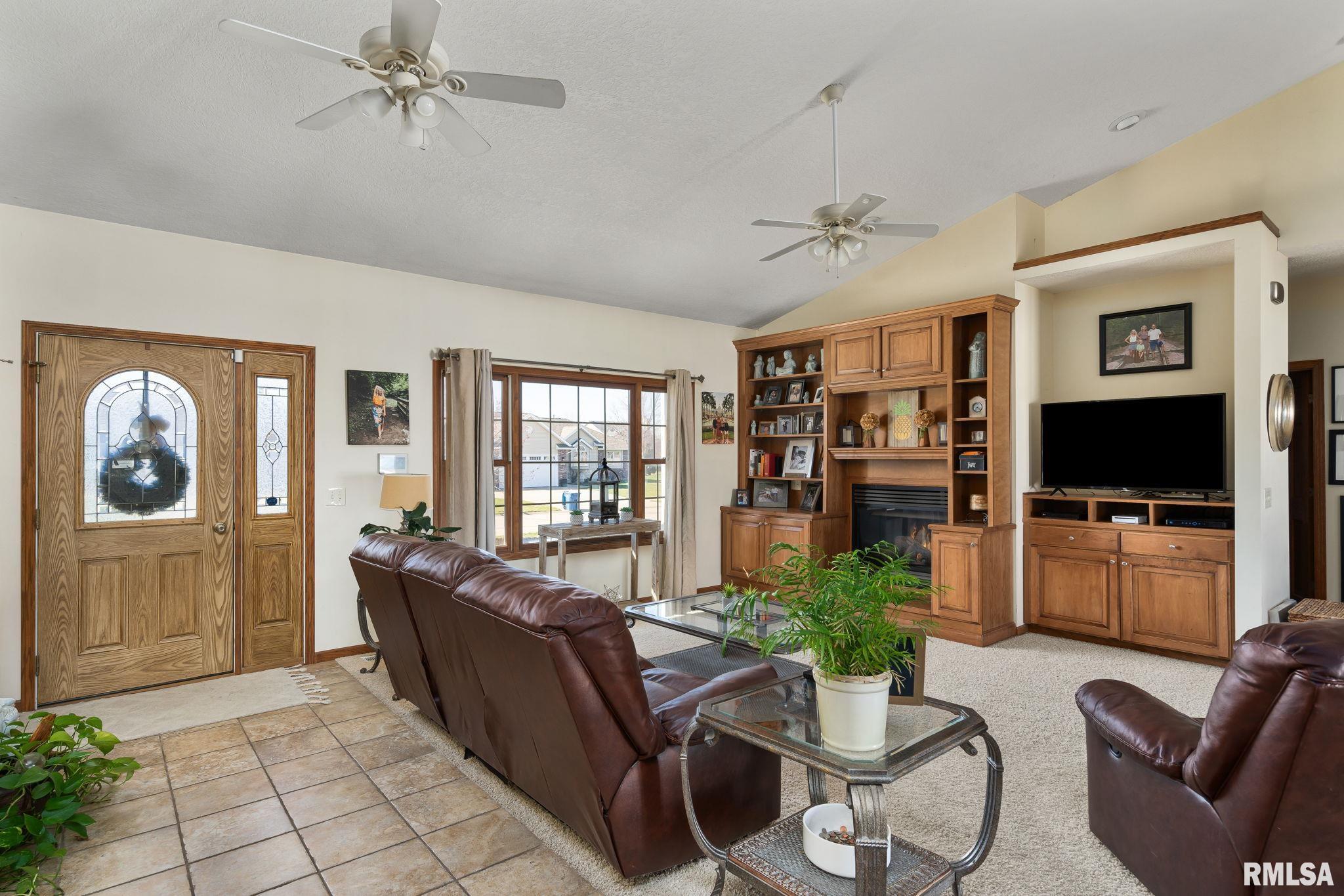 922 W Scott Street Property Photo 4