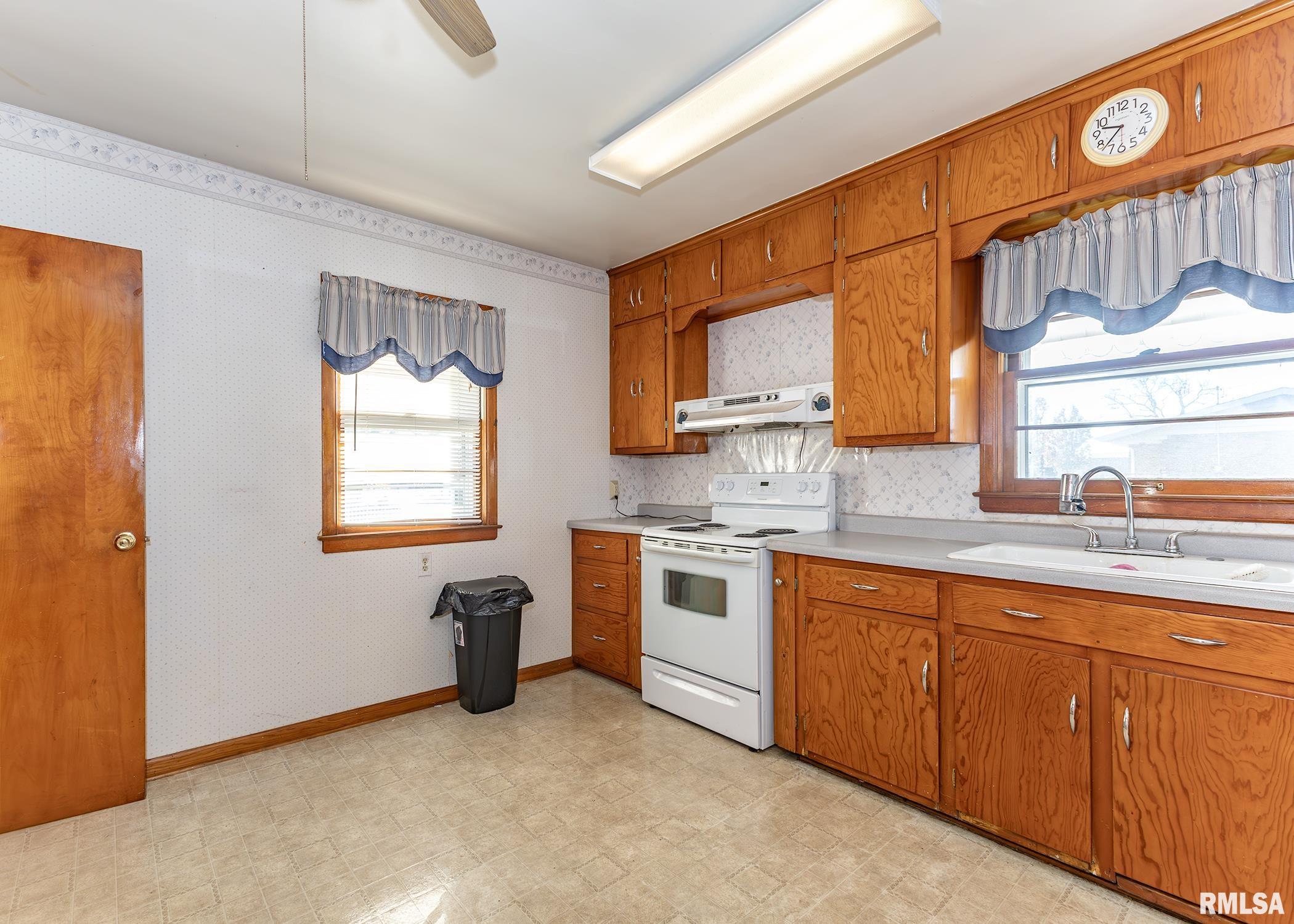 409 S Depot Street Property Photo 8