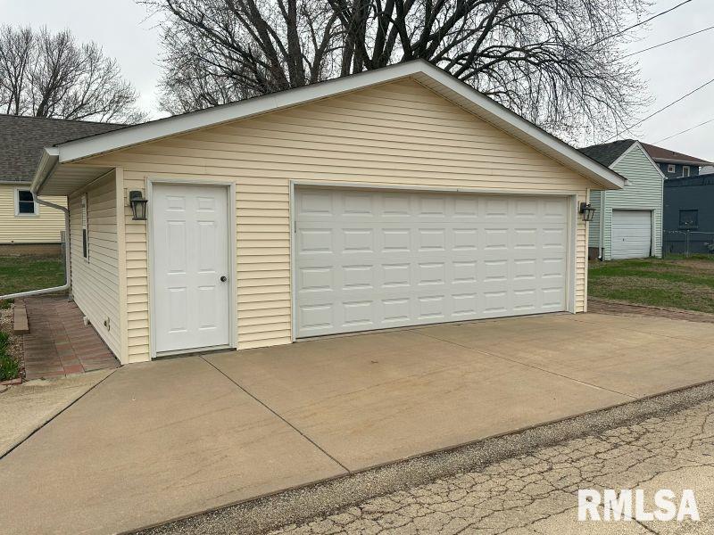 1114 5th Avenue Property Photo 3