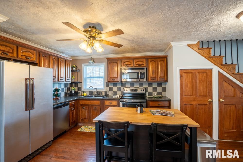 880 N Lakeshore Drive Property Photo 9
