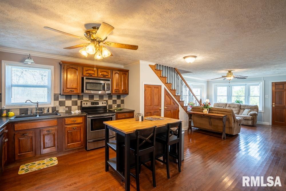 880 N Lakeshore Drive Property Photo 10