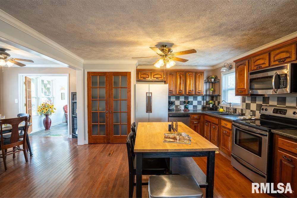 880 N Lakeshore Drive Property Photo 11