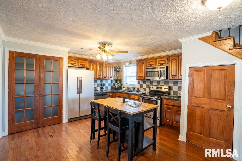 880 N Lakeshore Drive Property Photo 12