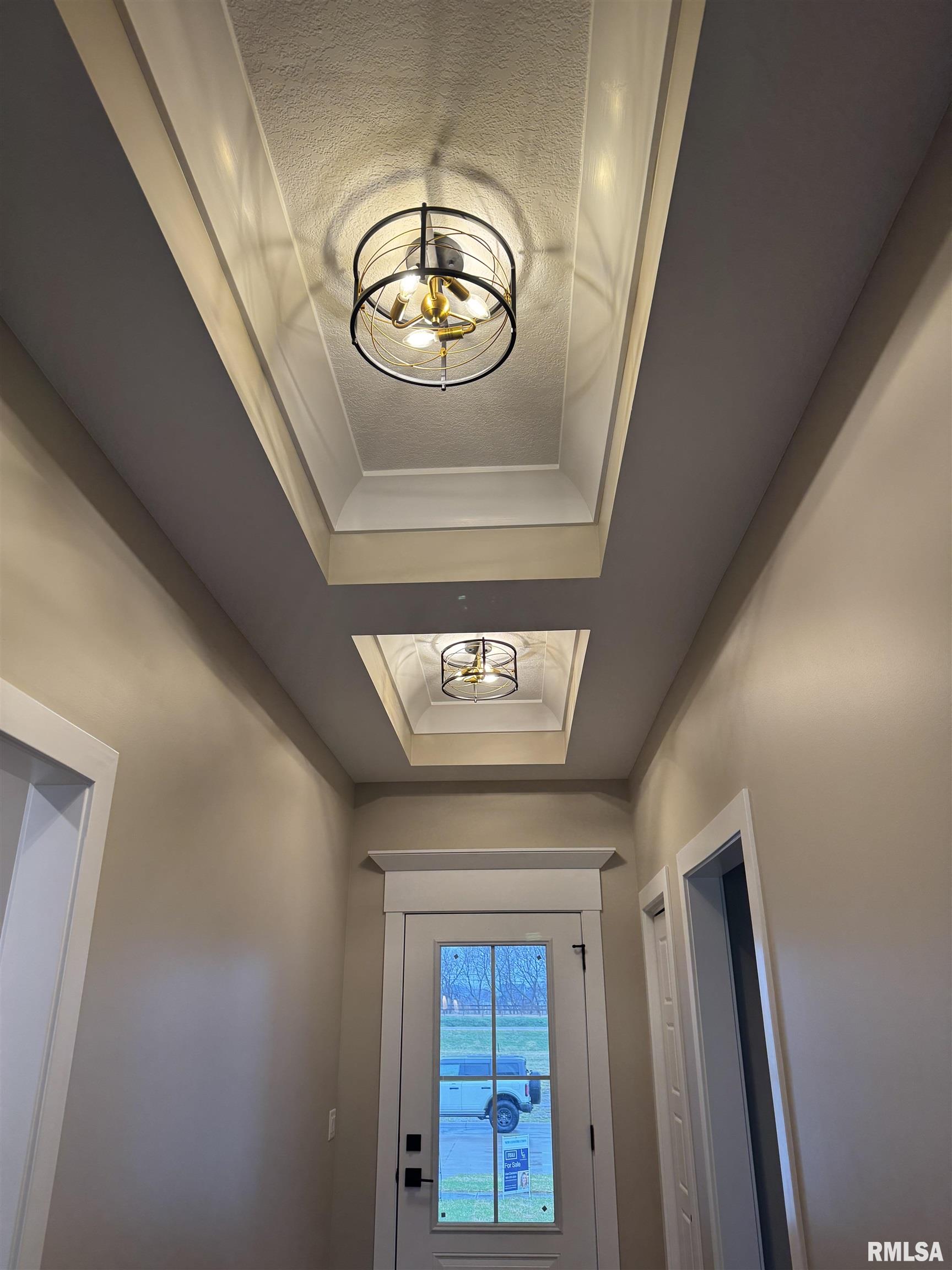 1406 Colonial Court Property Photo 4