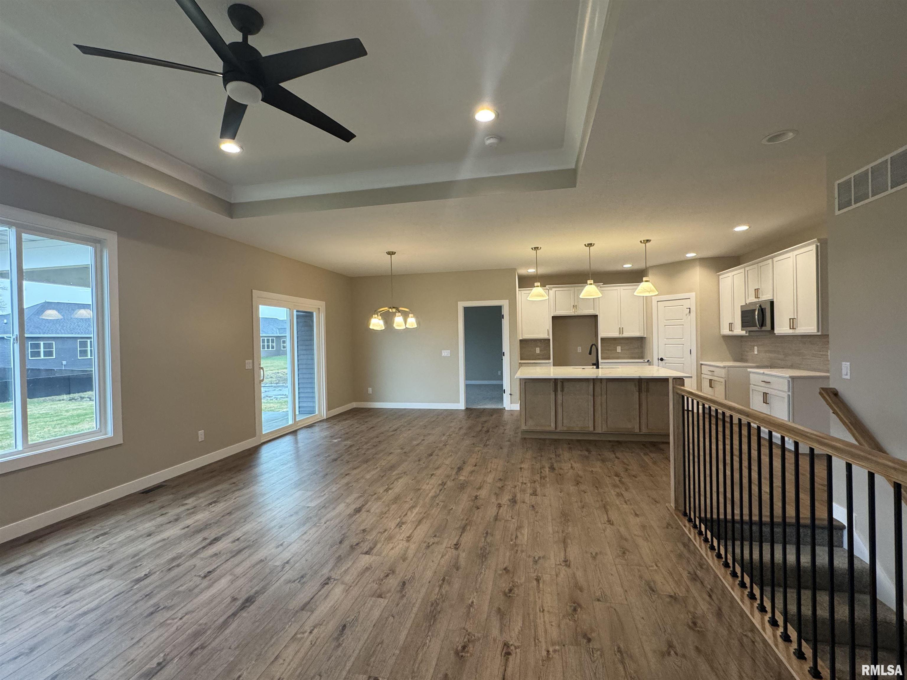 1406 Colonial Court Property Photo 6