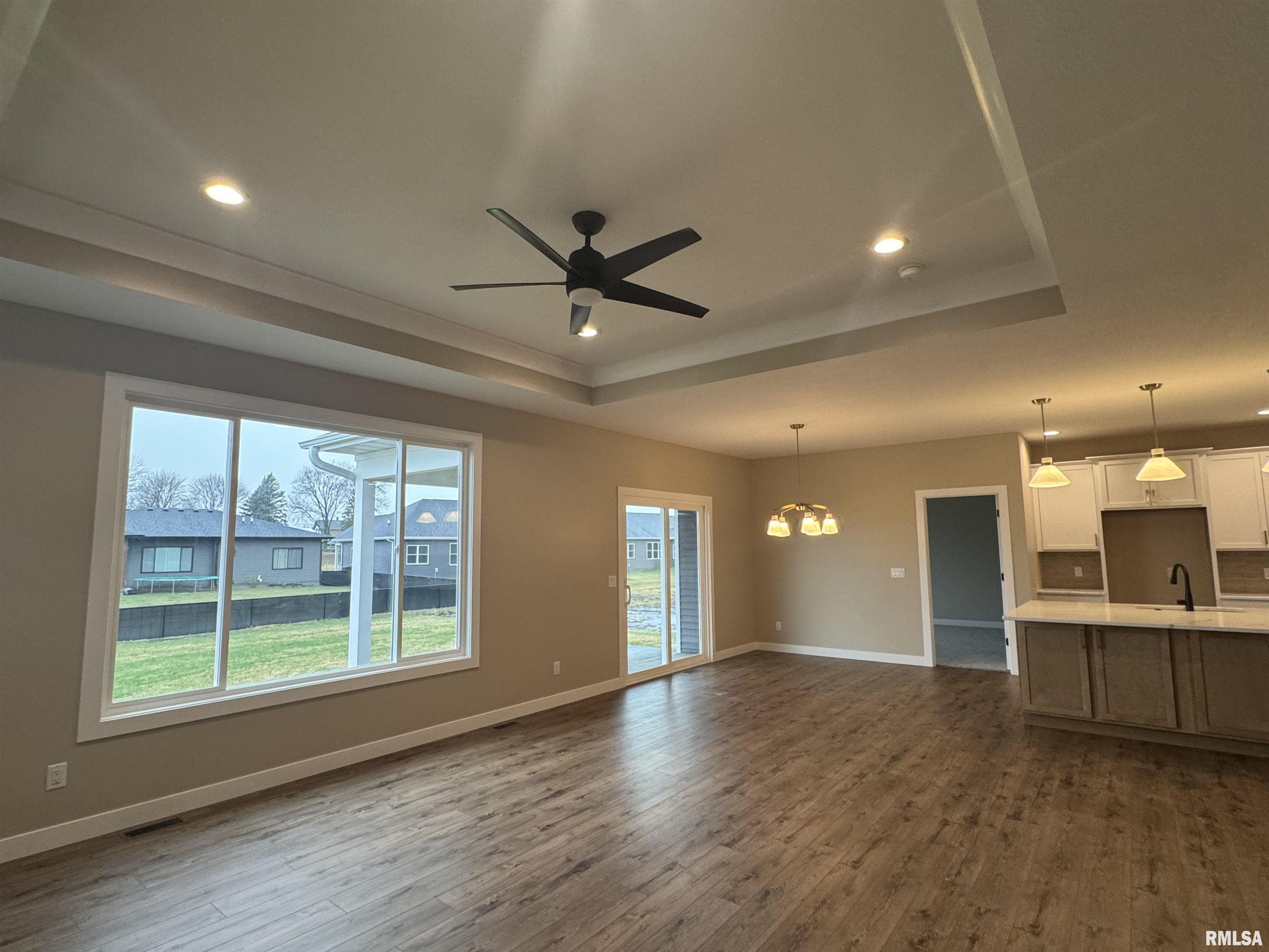 1406 Colonial Court Property Photo 7