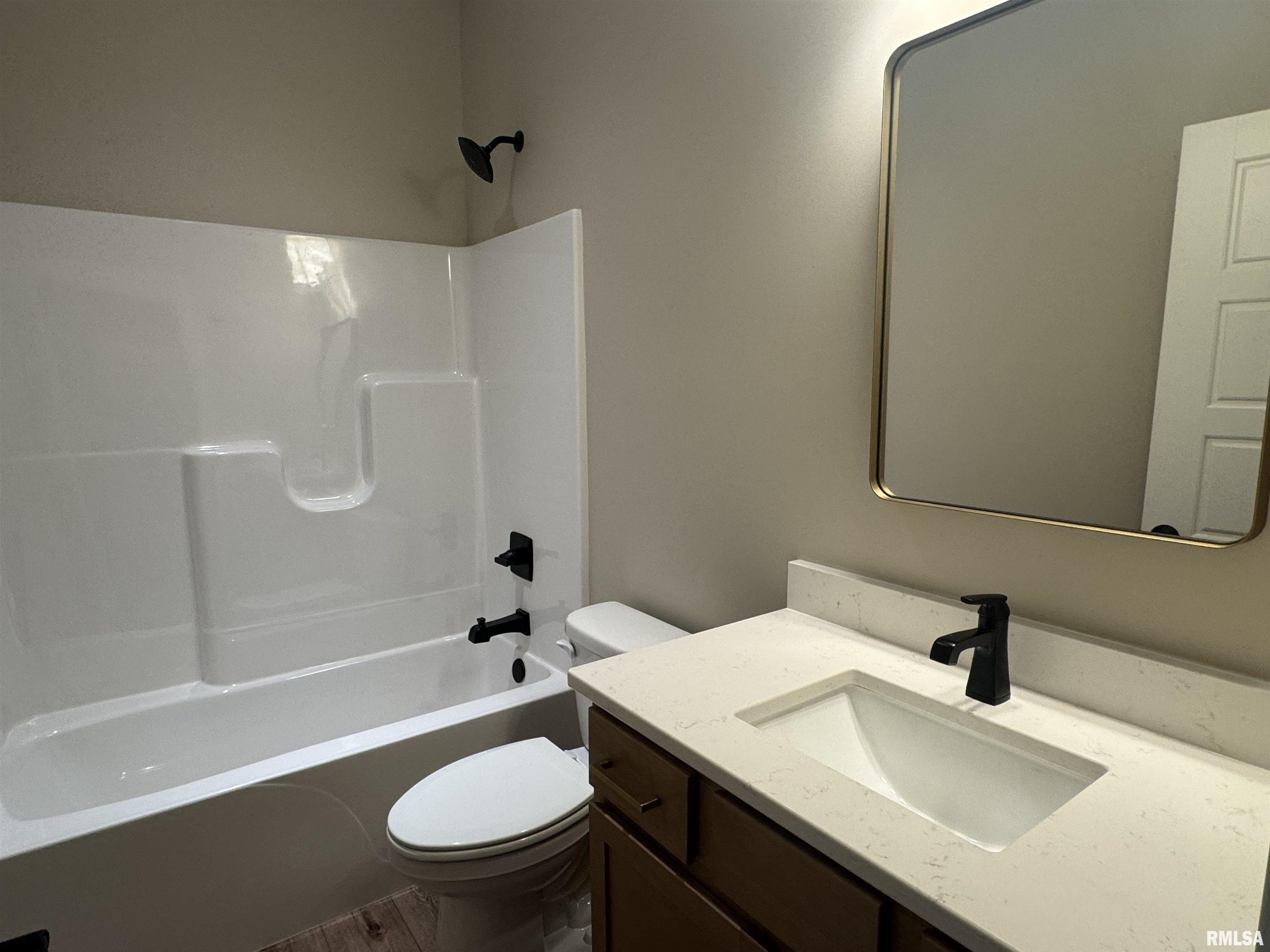 1406 Colonial Court Property Photo 16