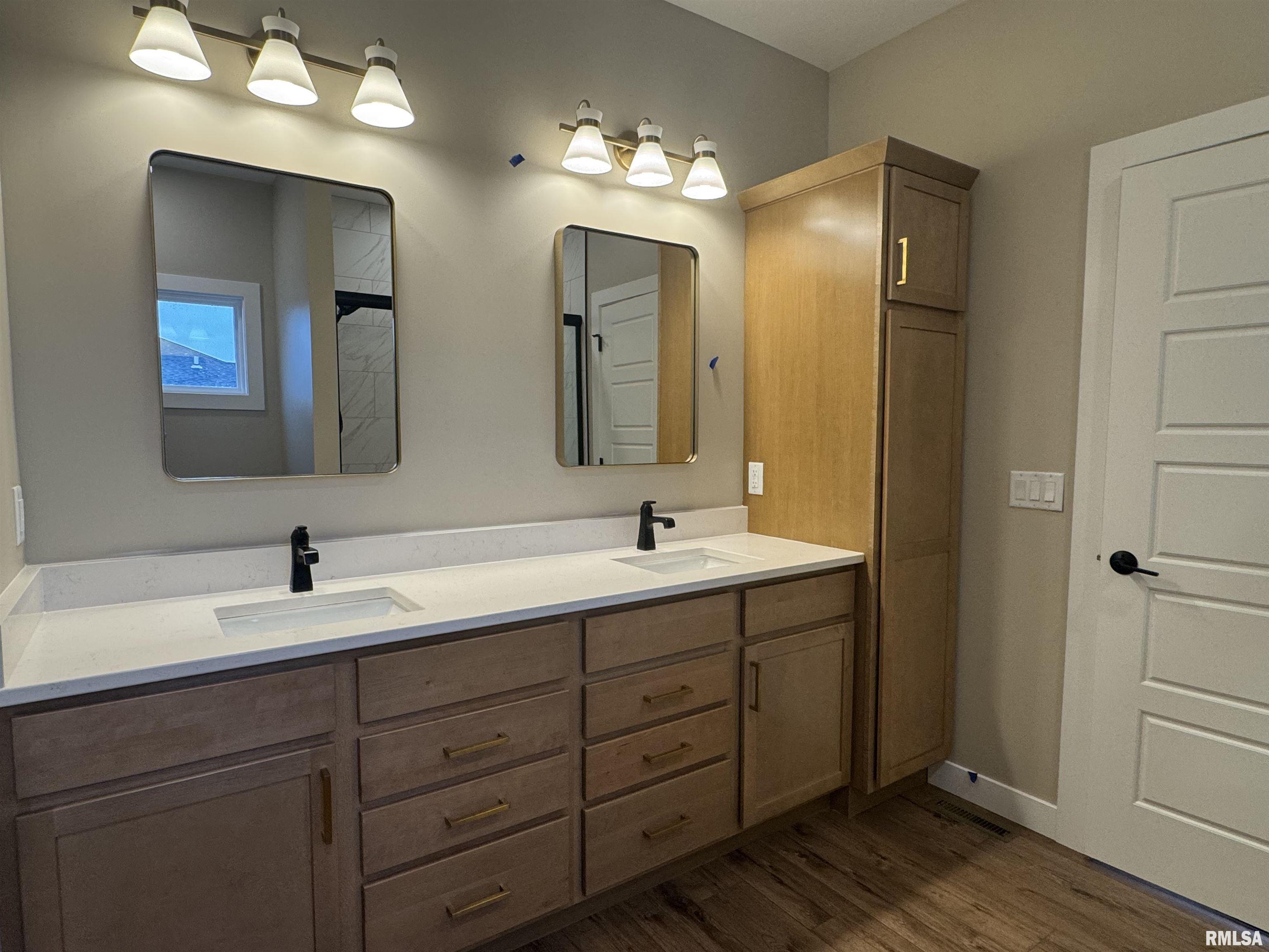 1406 Colonial Court Property Photo 19
