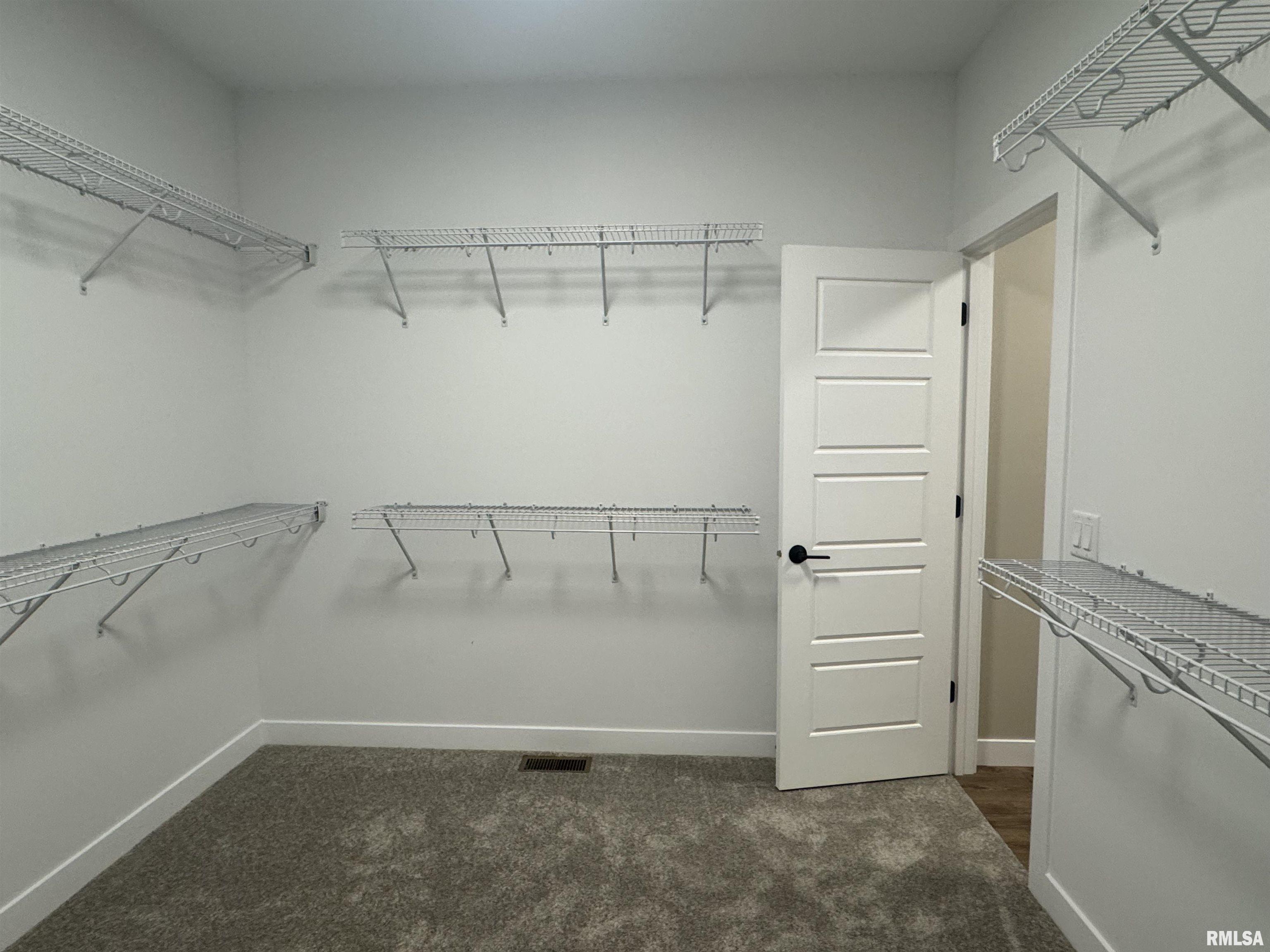 1406 Colonial Court Property Photo 21