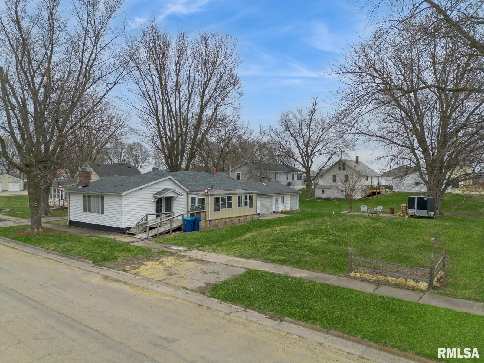 907 Broad Street Property Photo 1