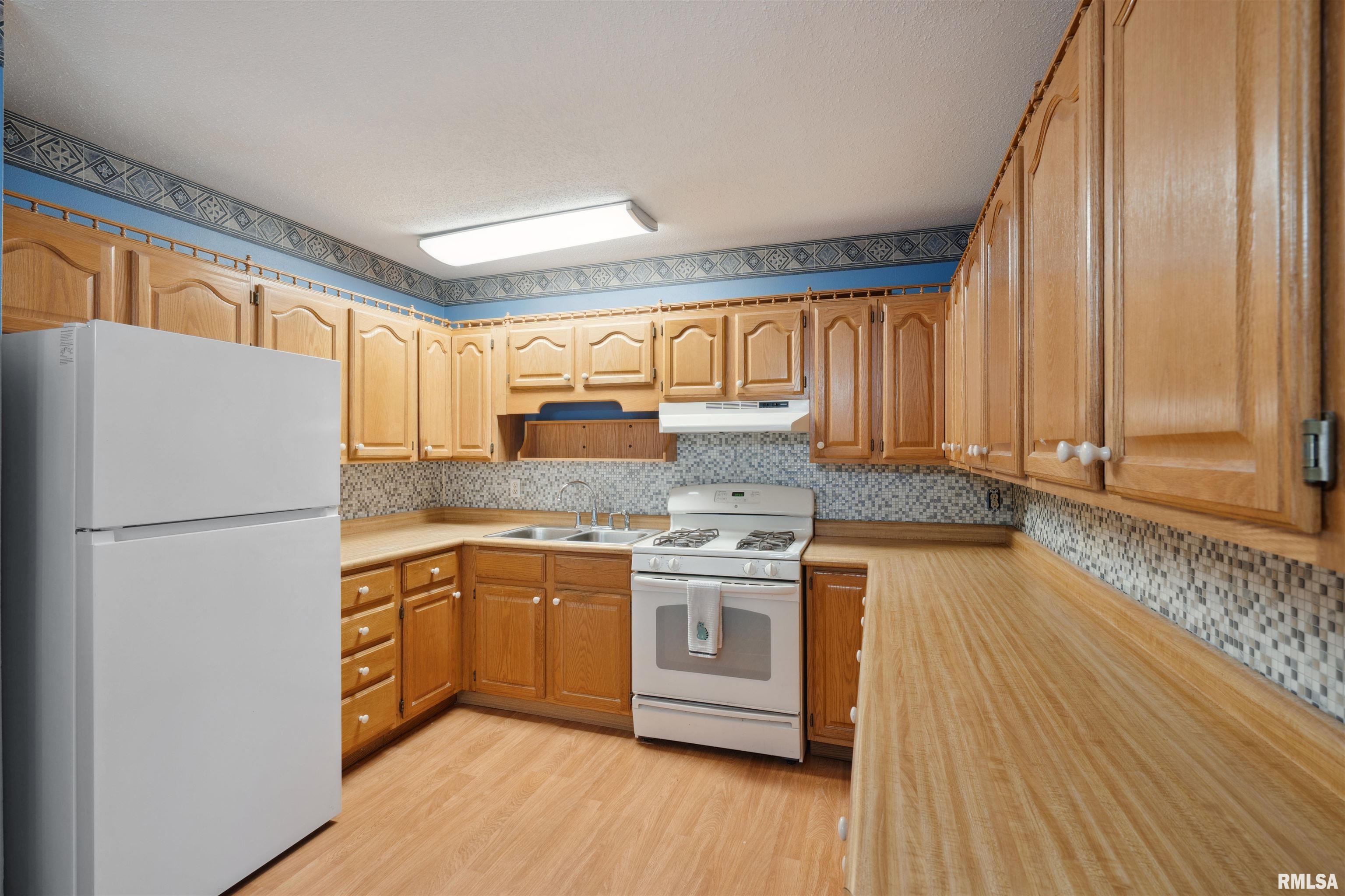 3220 Clover Hills Drive Property Photo 8