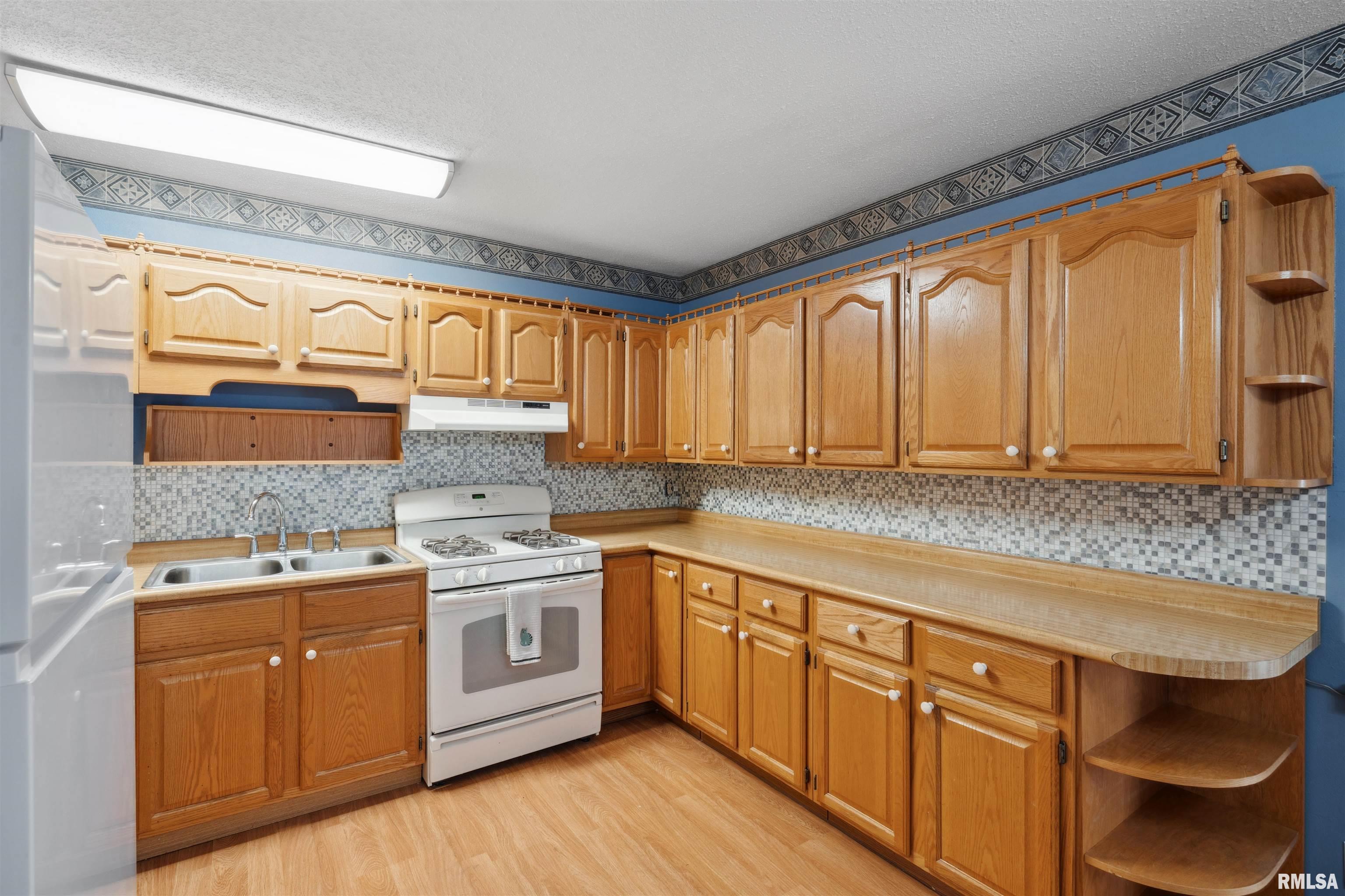 3220 Clover Hills Drive Property Photo 9