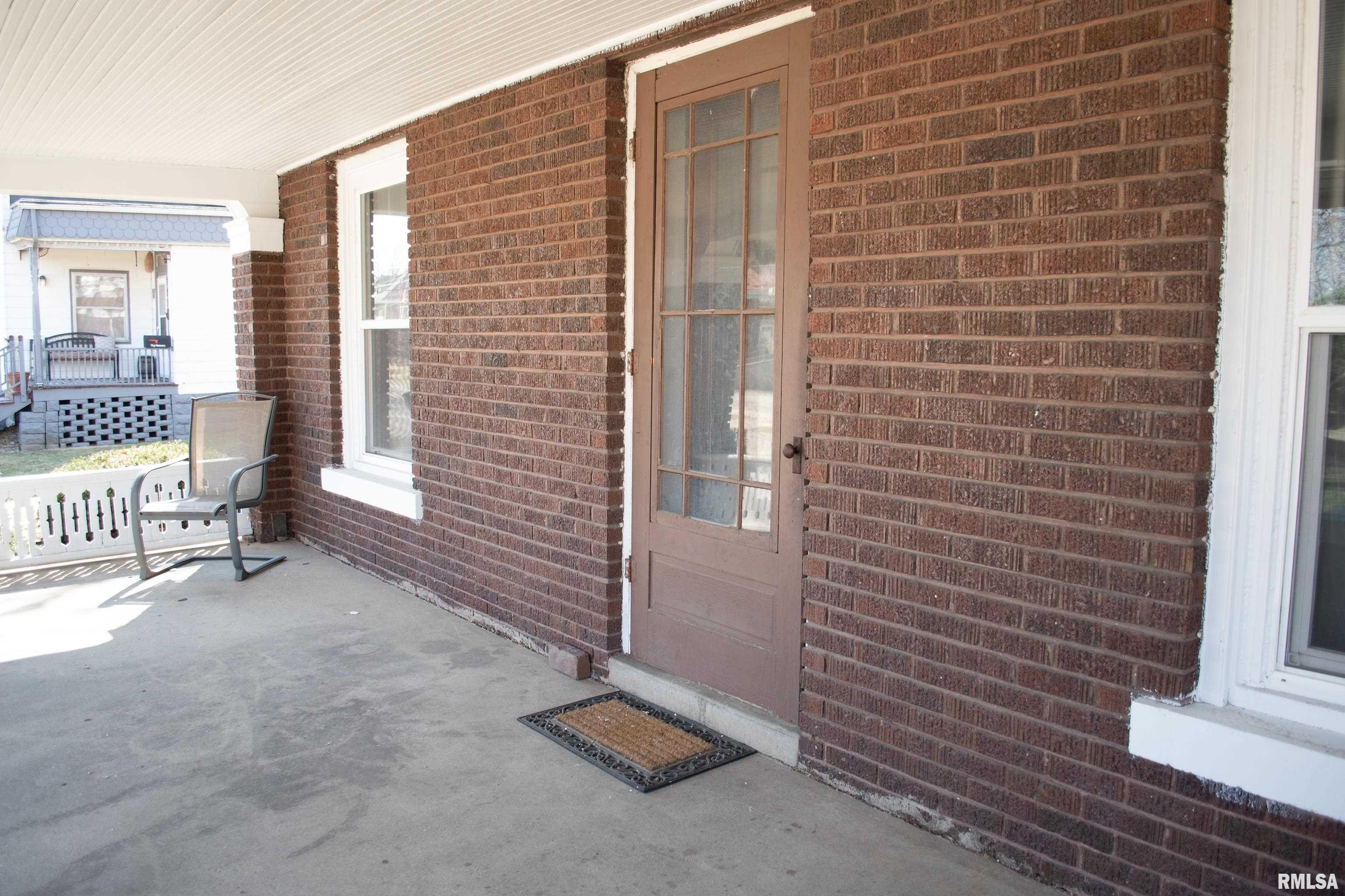 203 E 3rd Street Property Photo 3