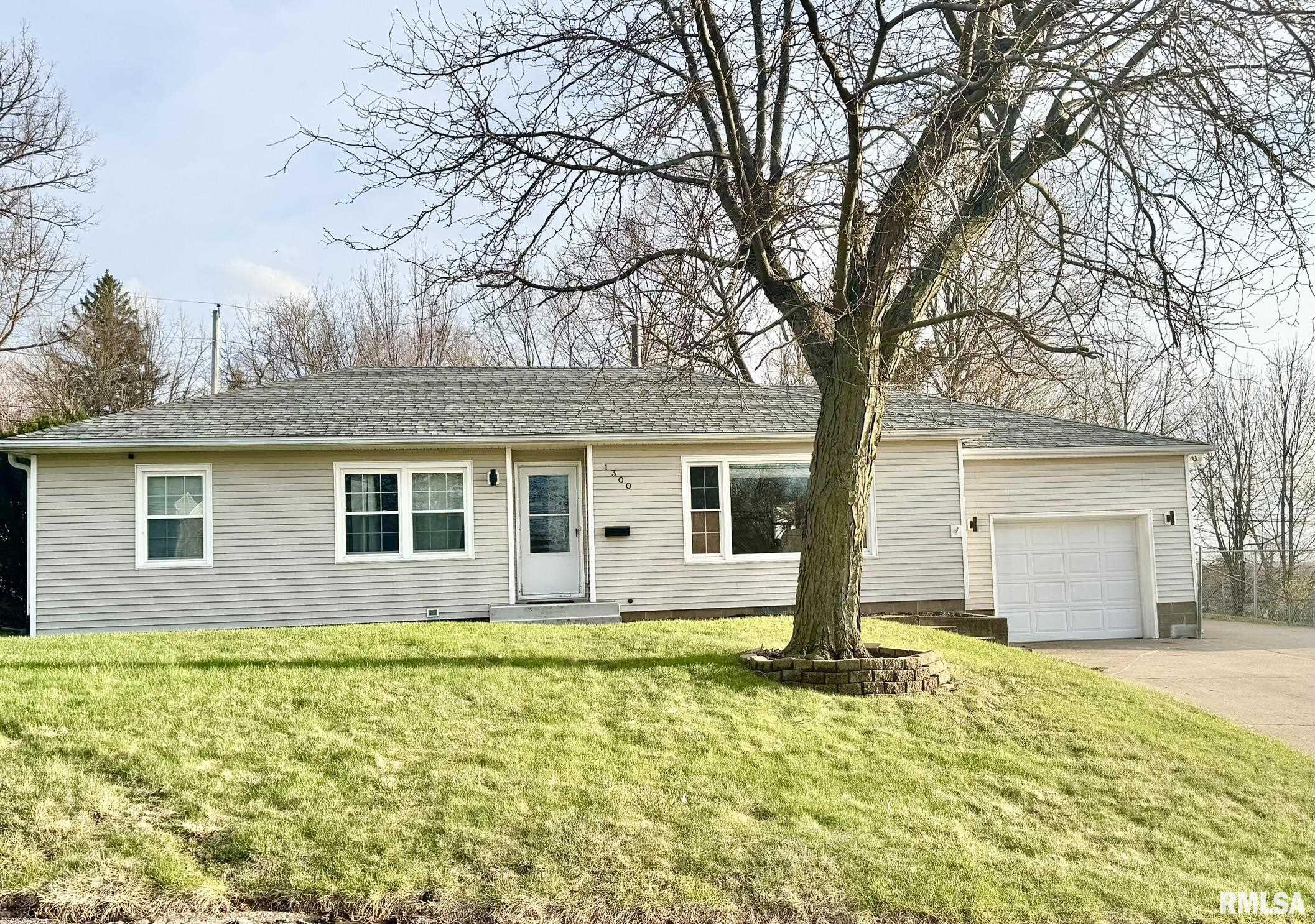 1300 26th Avenue Property Photo 2