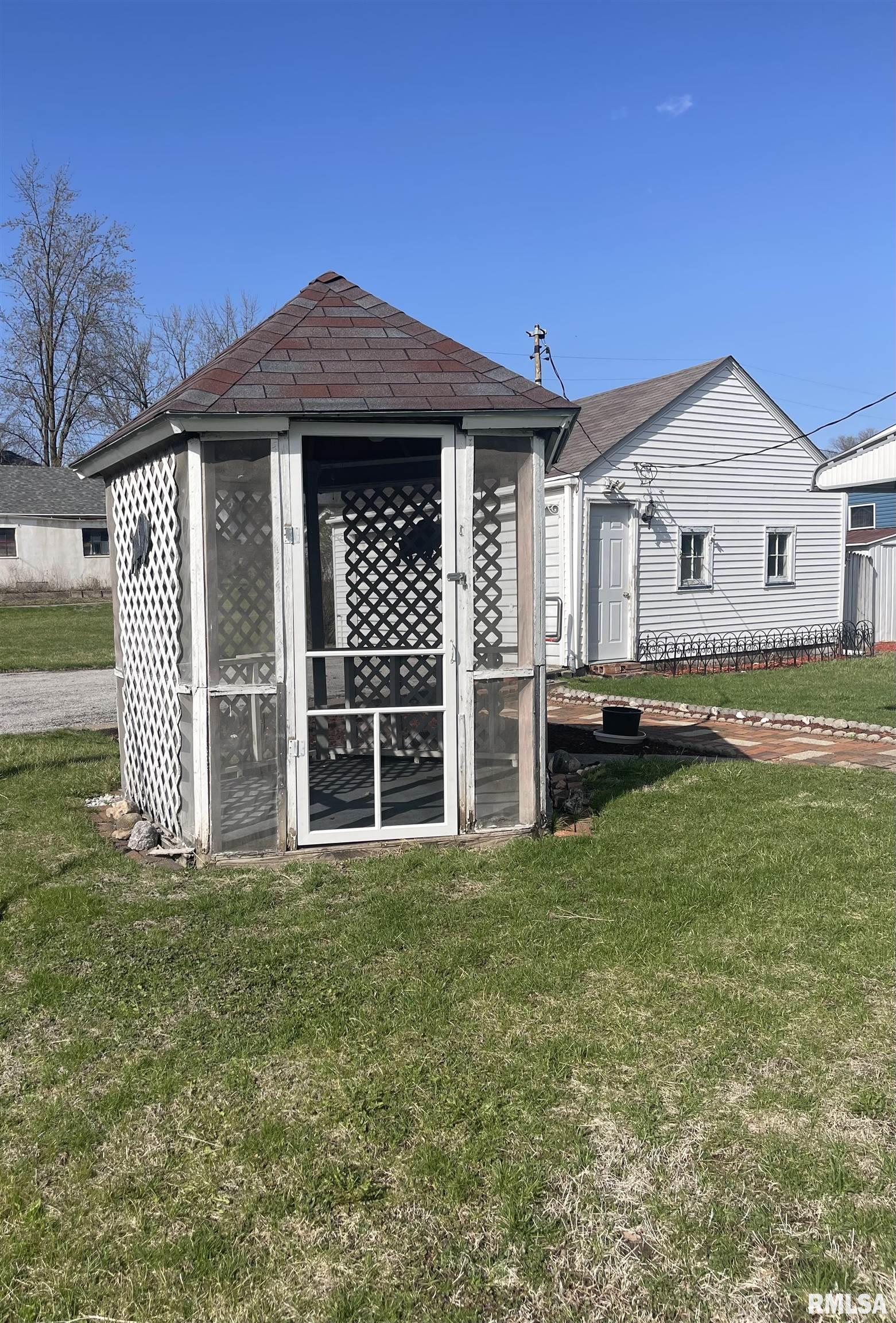 730 3rd Street Property Photo 3