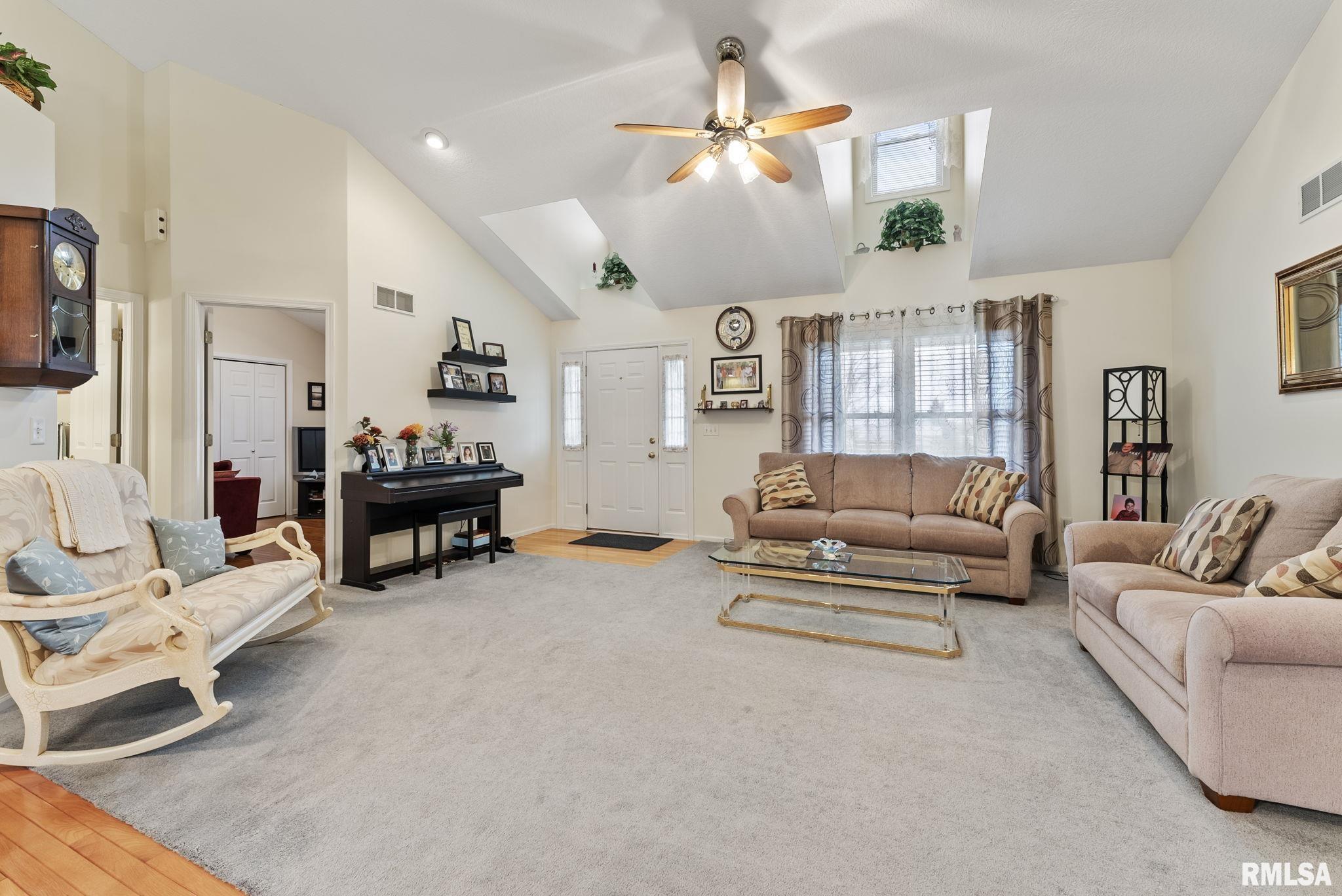 102 E Dolan Drive Property Photo 3