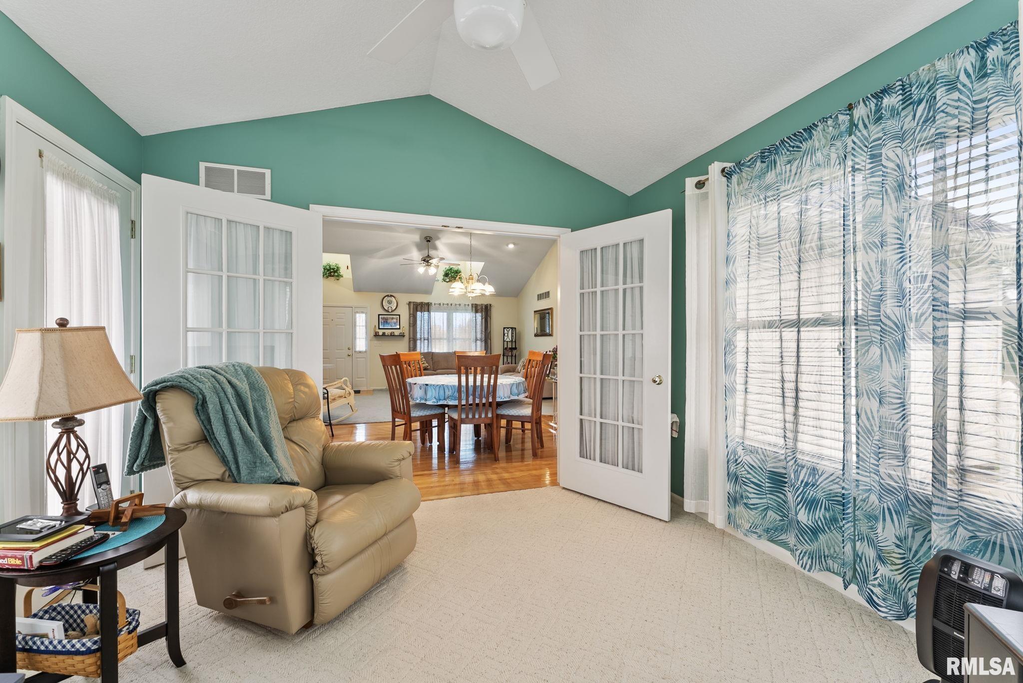 102 E Dolan Drive Property Photo 12