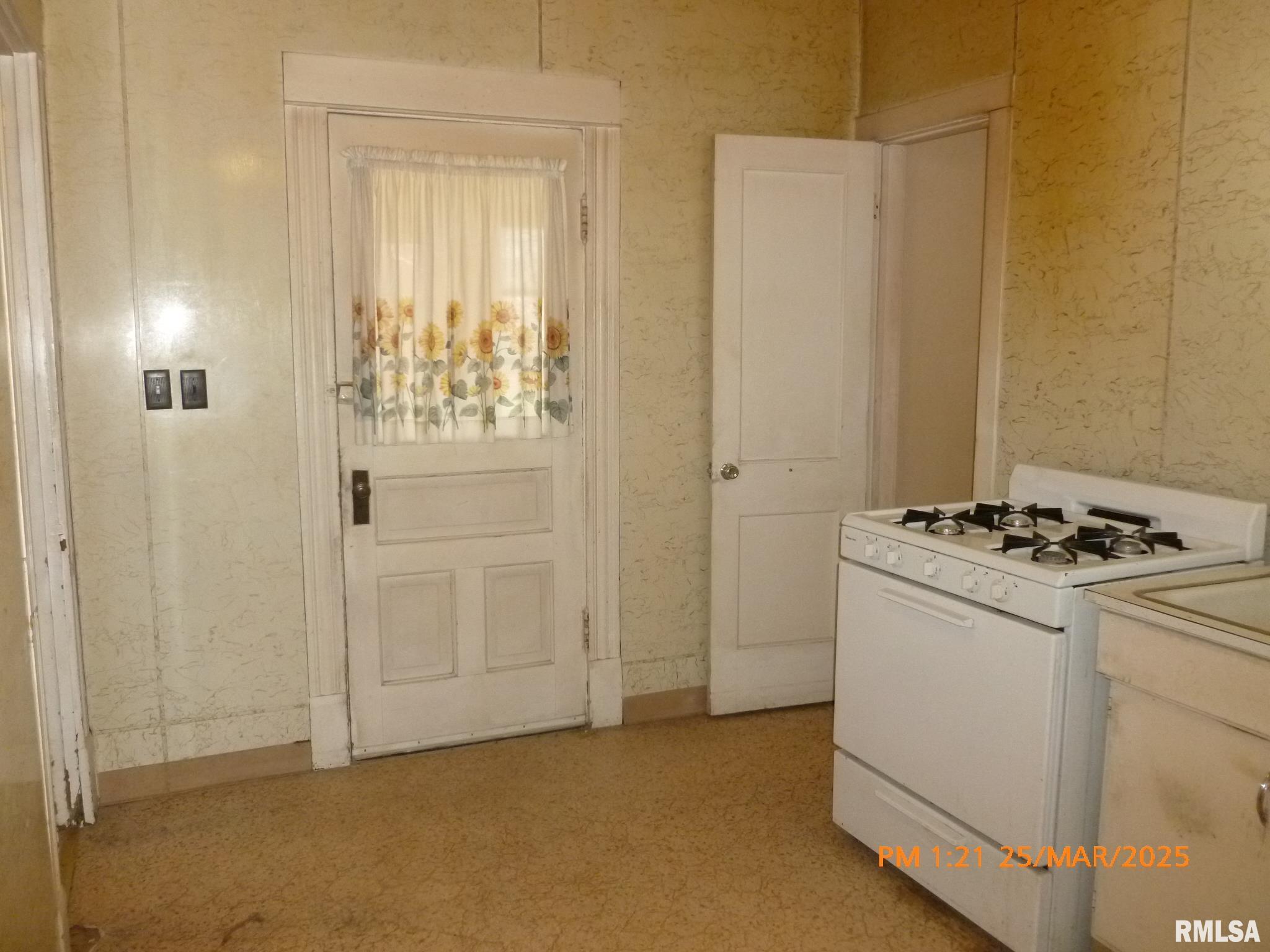 145 6th Avenue Property Photo 12